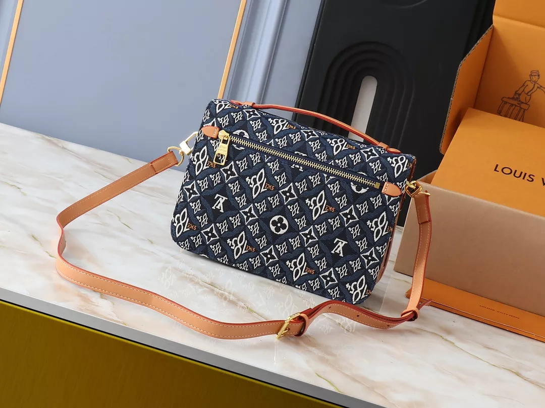 Elegant 8191 Louis Vuitton AAA Quality Messenger Bags For Women