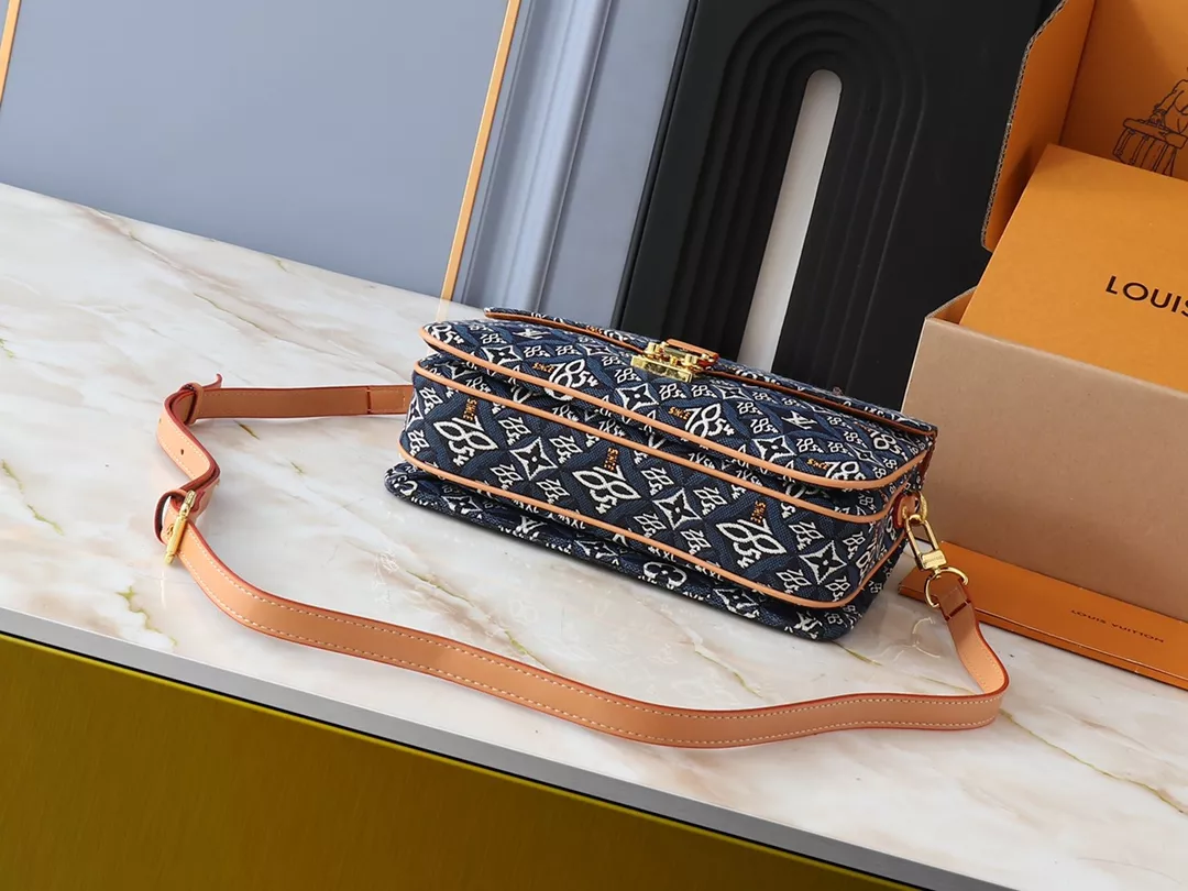 Elegant 8191 Louis Vuitton AAA Quality Messenger Bags For Women