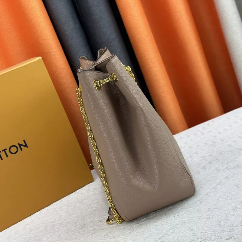 Elegant 8313 Louis Vuitton AAA Quality Messenger Bags For Women