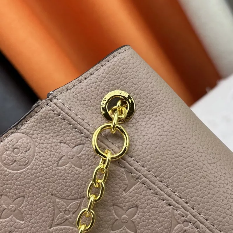 Elegant 8313 Louis Vuitton AAA Quality Messenger Bags For Women