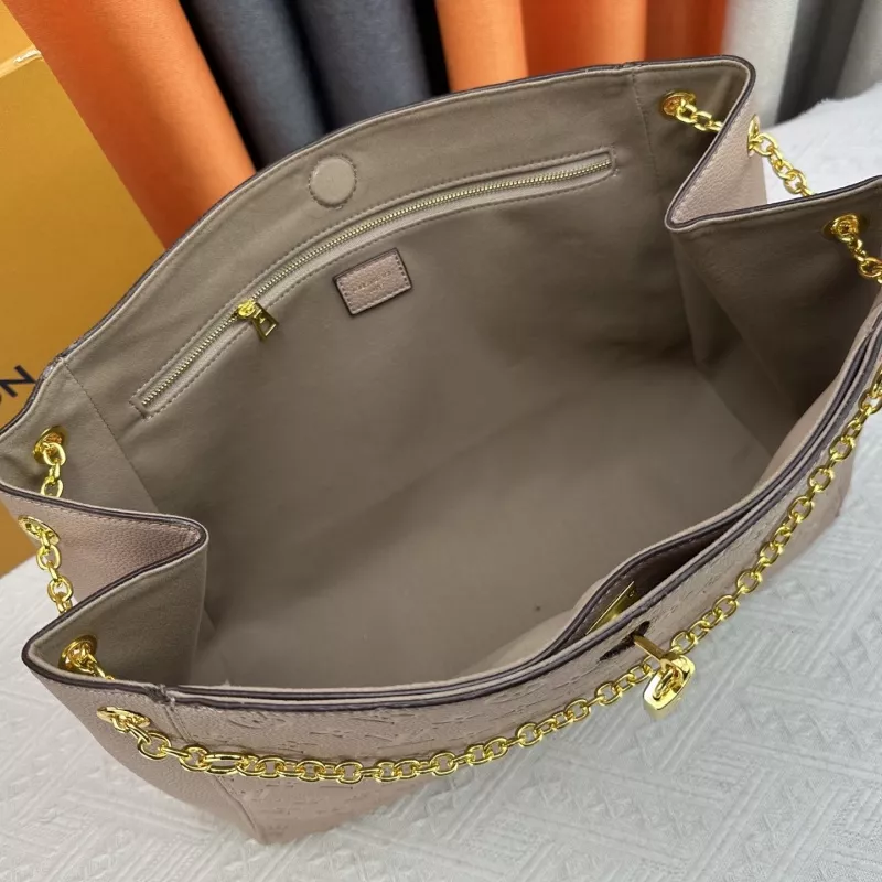 Elegant 8313 Louis Vuitton AAA Quality Messenger Bags For Women