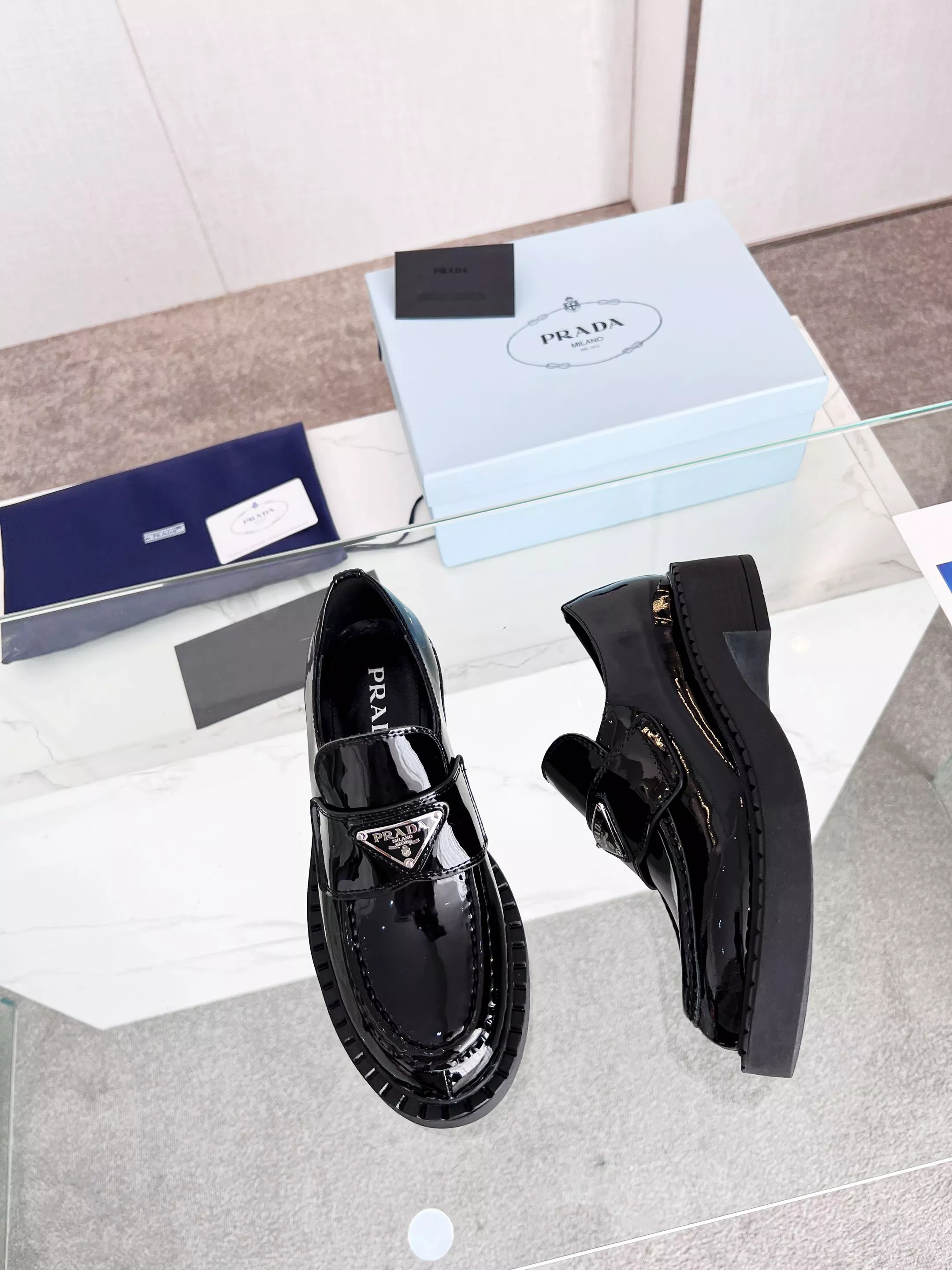 Elegant 8335 Prada Leather Shoes For Women
