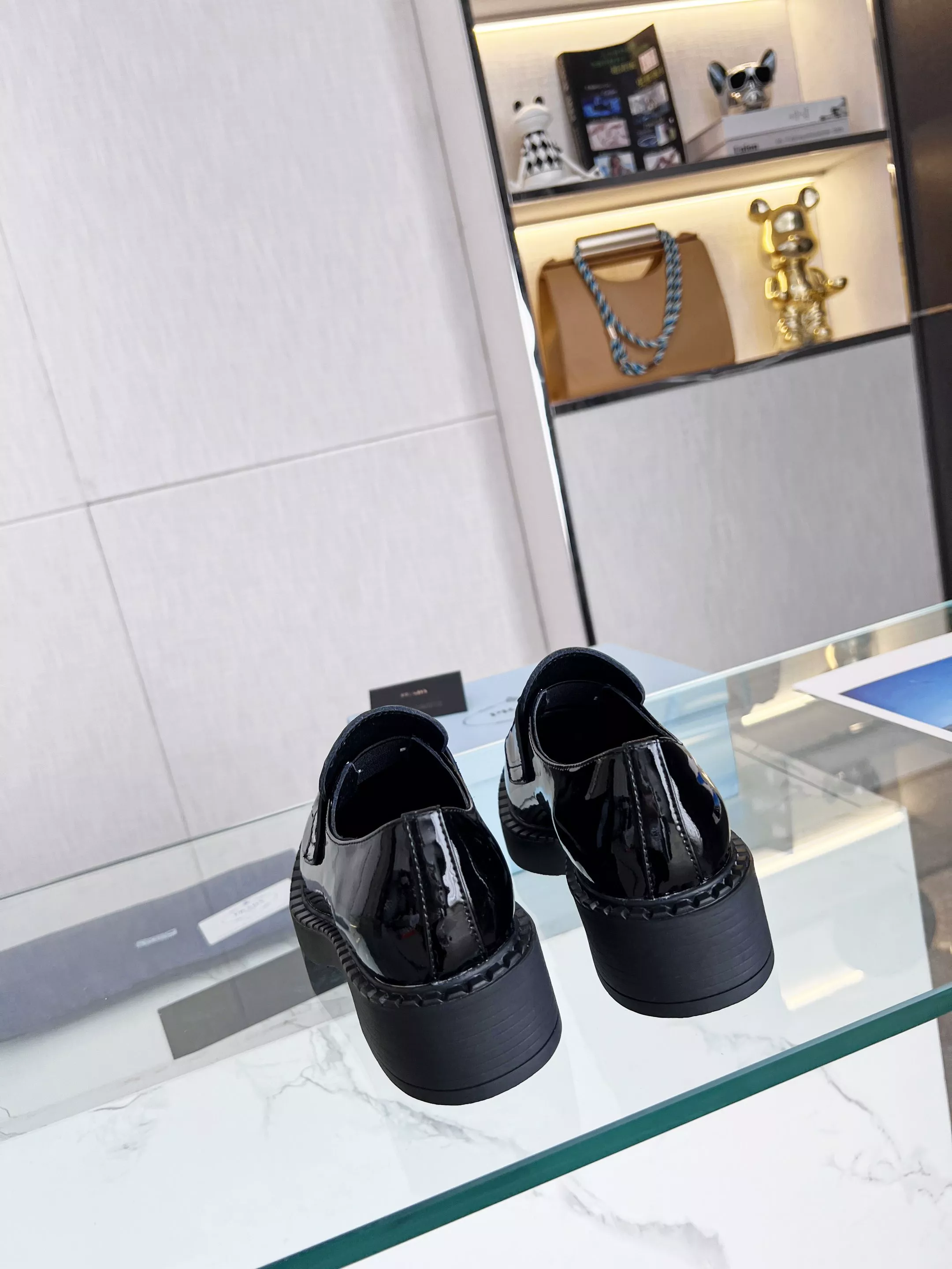 Elegant 8335 Prada Leather Shoes For Women