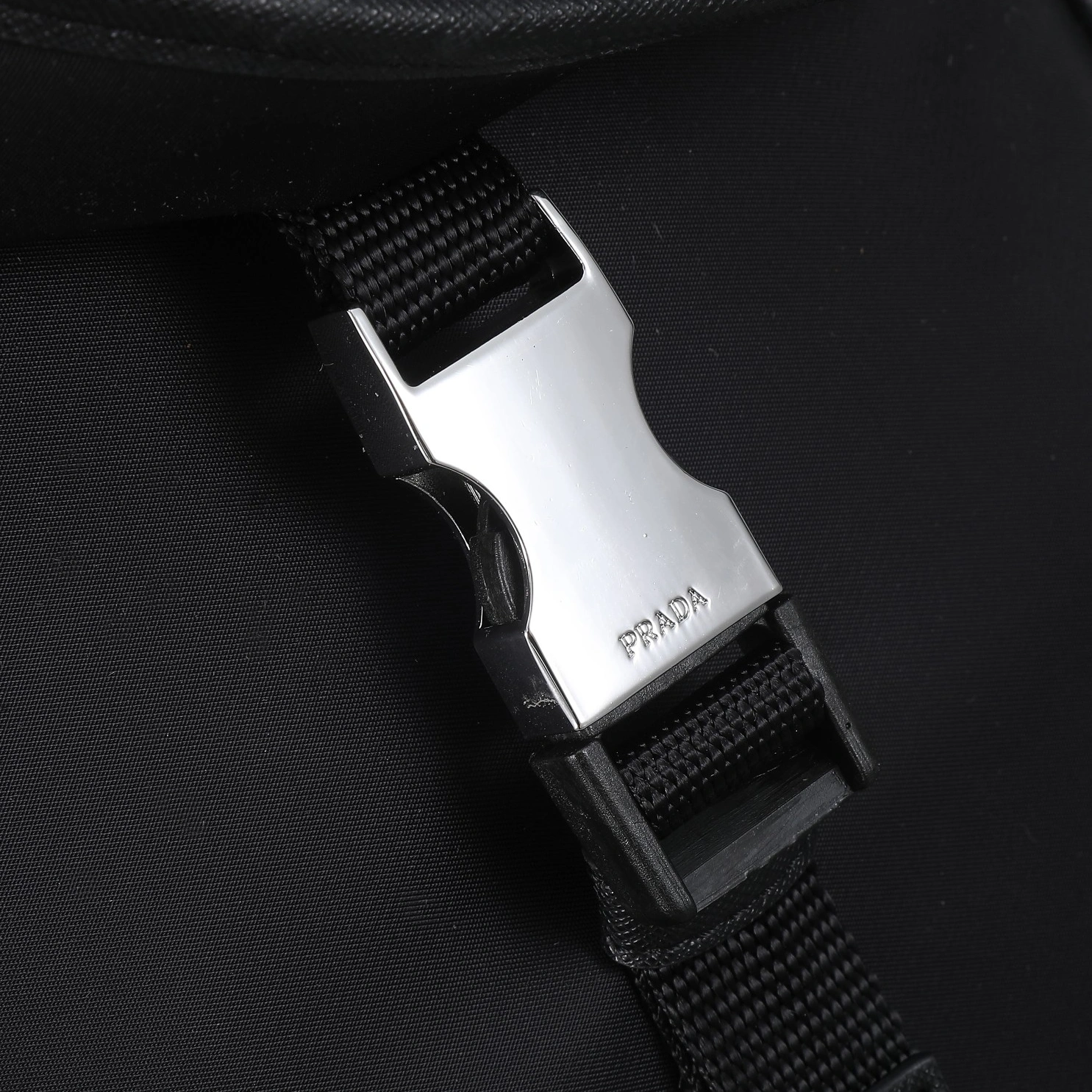 Elegant 8431 Prada AAA Man Messenger Bags