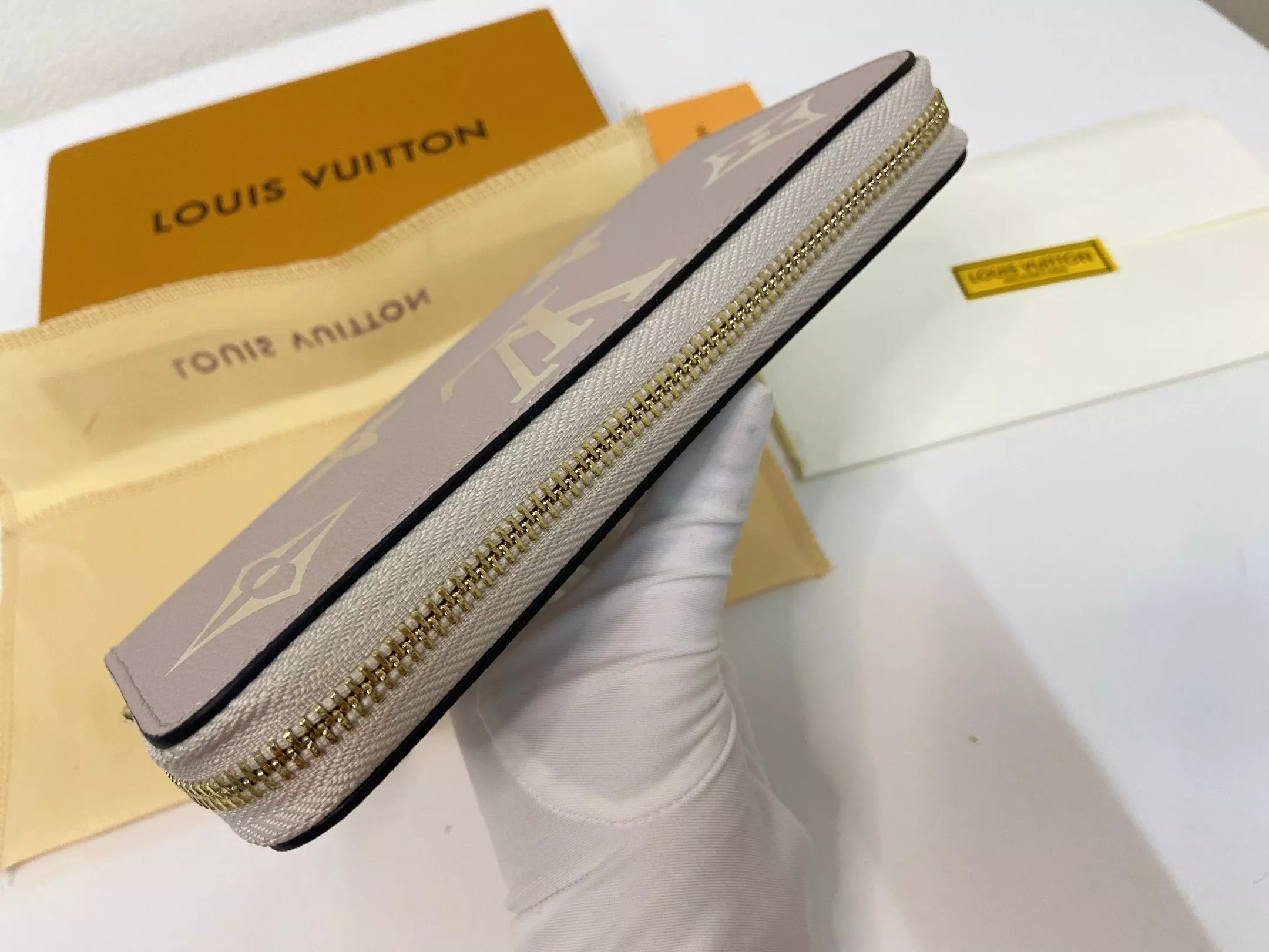 Elegant 8678 Louis Vuitton LV Wallets