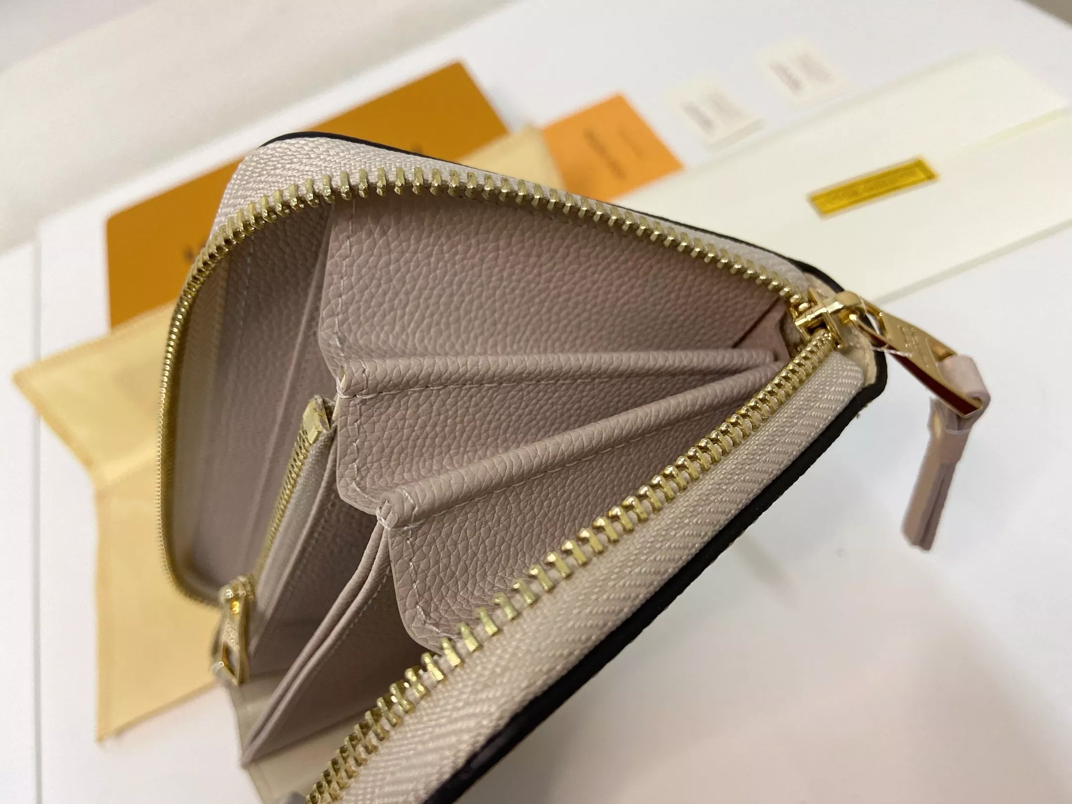 Elegant 8678 Louis Vuitton LV Wallets