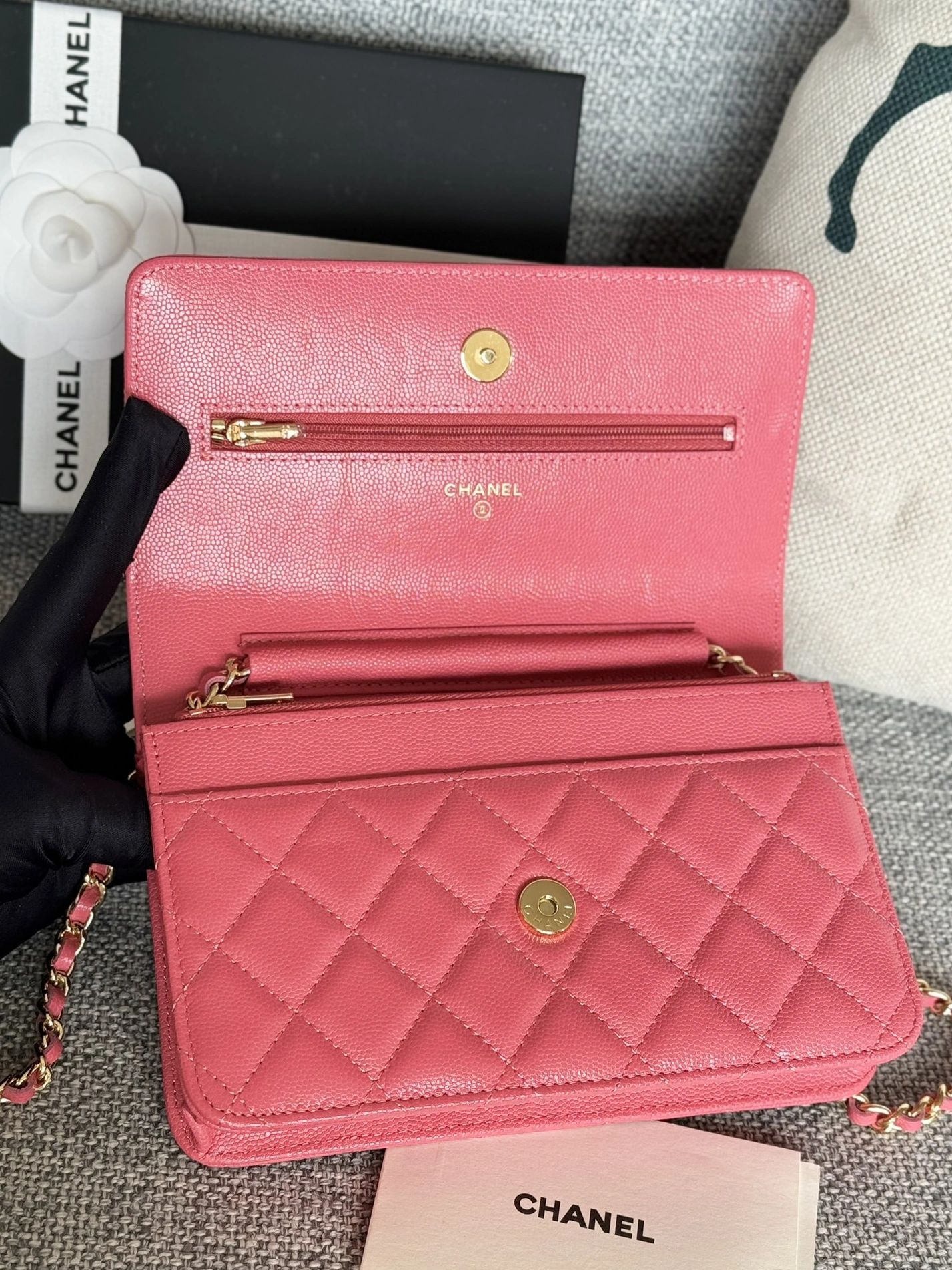 Elegant 8699 Chanel AAA Quality Messenger Bags In Gold For Women