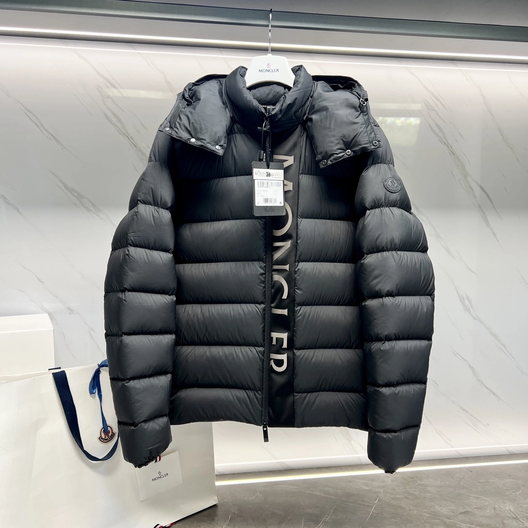 Elegant 8711 Moncler Down Feather Coat Long Sleeved For Unisex