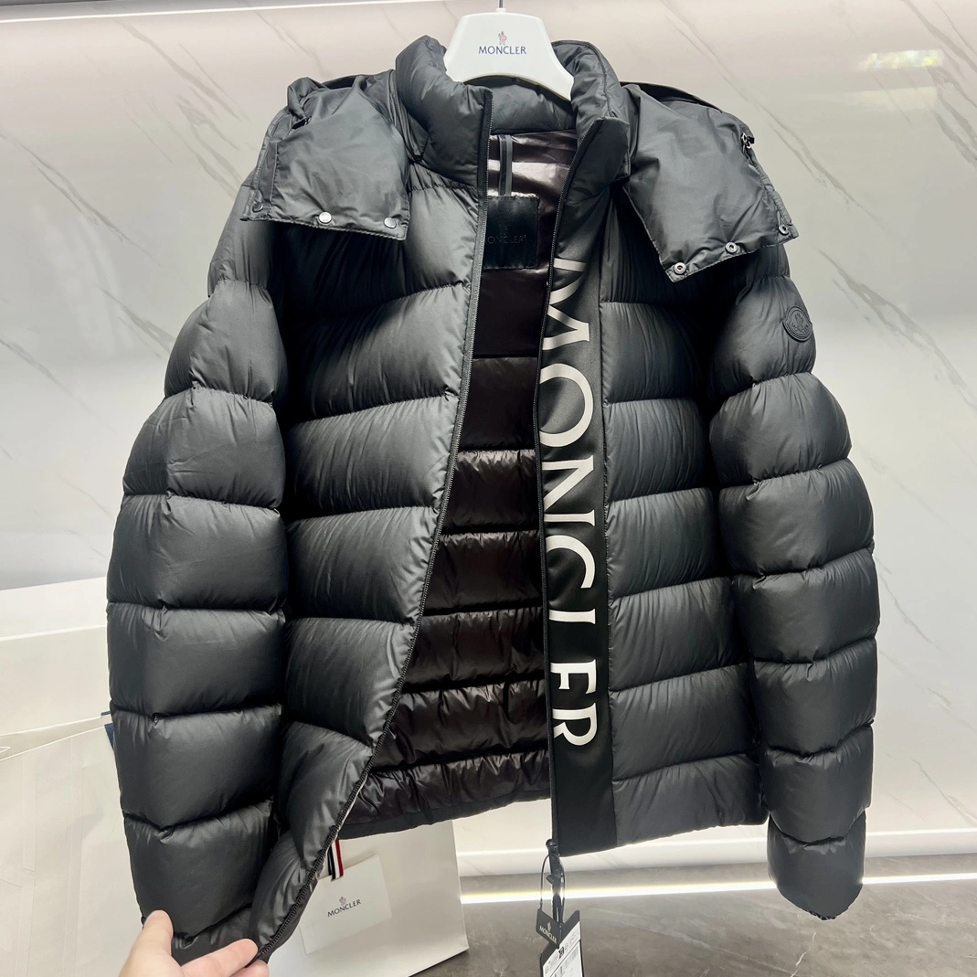 Elegant 8711 Moncler Down Feather Coat Long Sleeved For Unisex