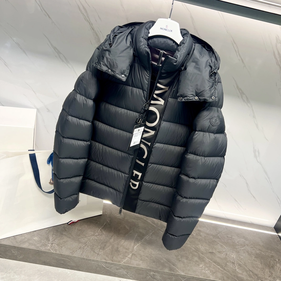 Elegant 8711 Moncler Down Feather Coat Long Sleeved For Unisex