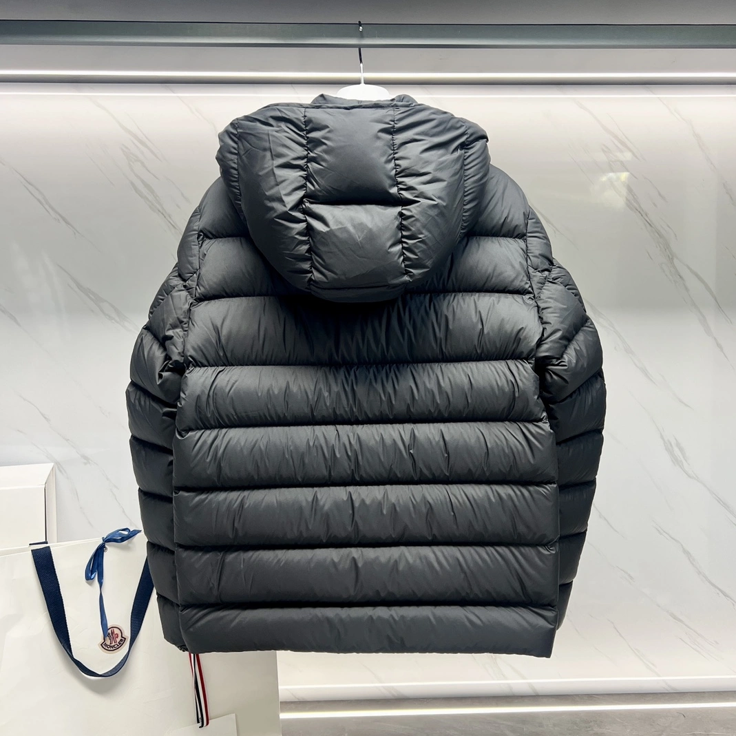 Elegant 8711 Moncler Down Feather Coat Long Sleeved For Unisex