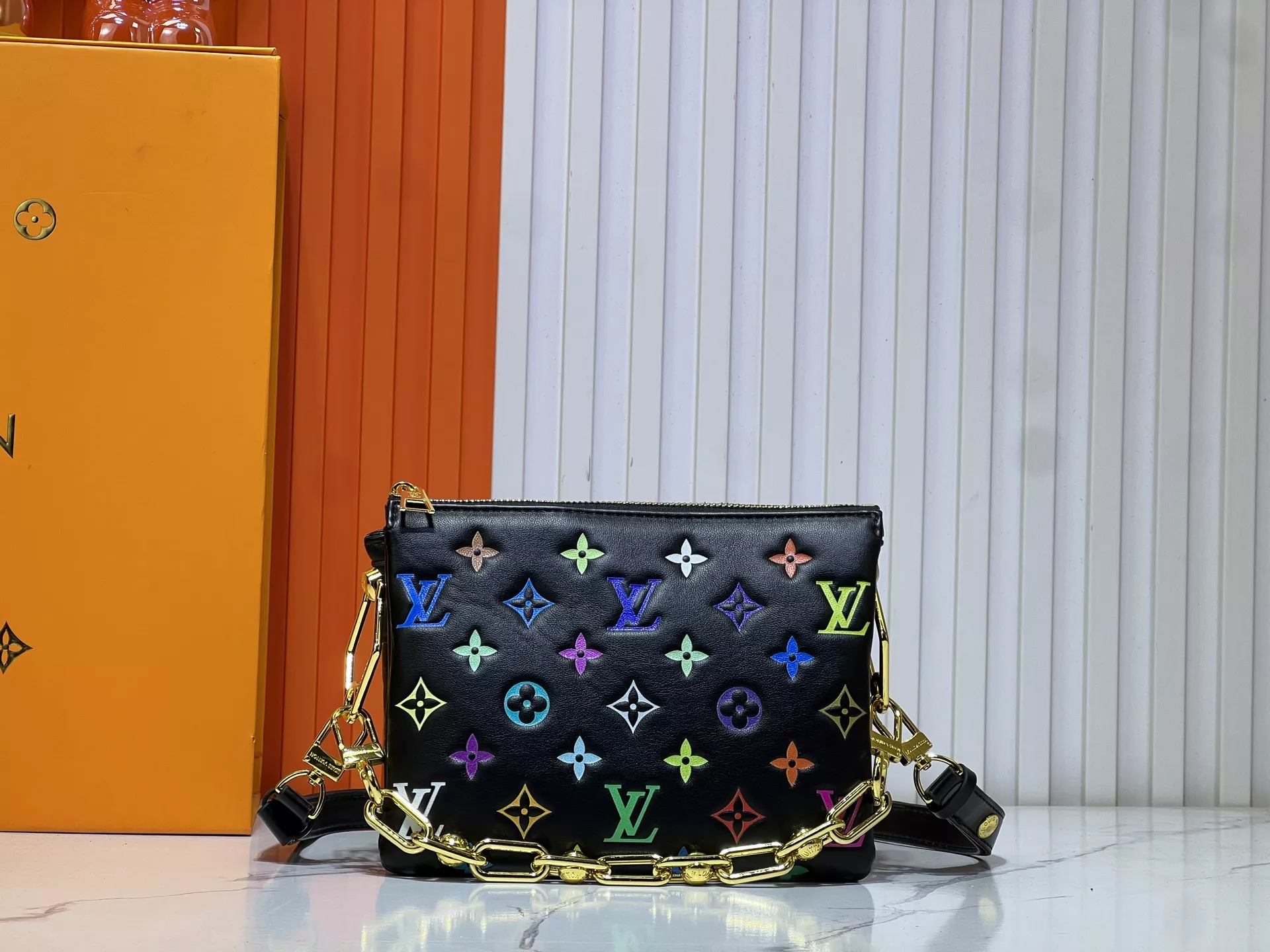 Elegant 8718 Louis Vuitton AAA Quality Messenger Bags For Women