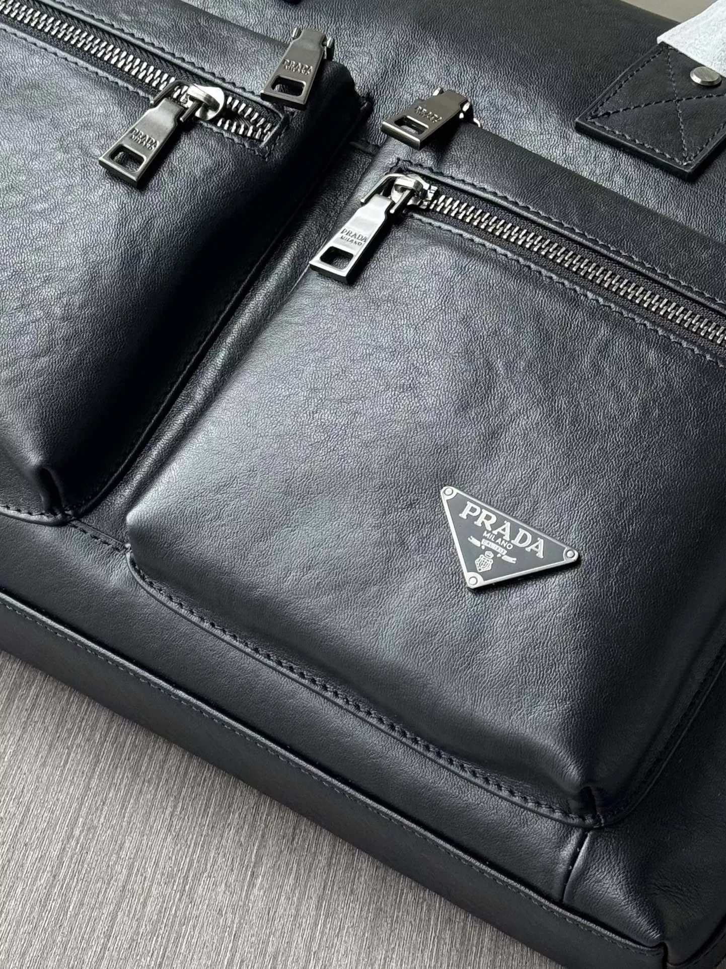 Elegant 8927 Prada AAA Man Handbags