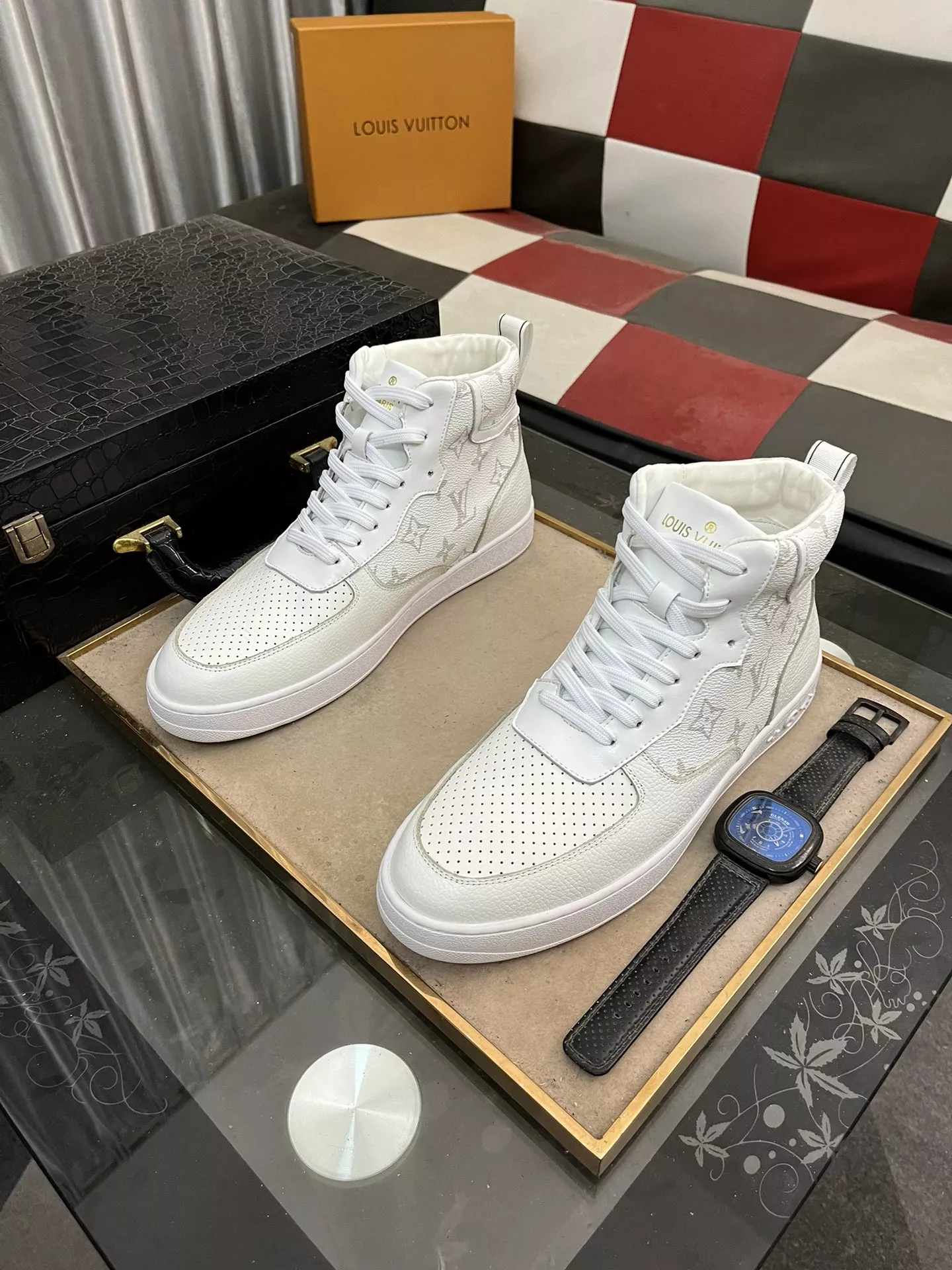 Elegant 9096 Louis Vuitton High Tops Shoes For Men