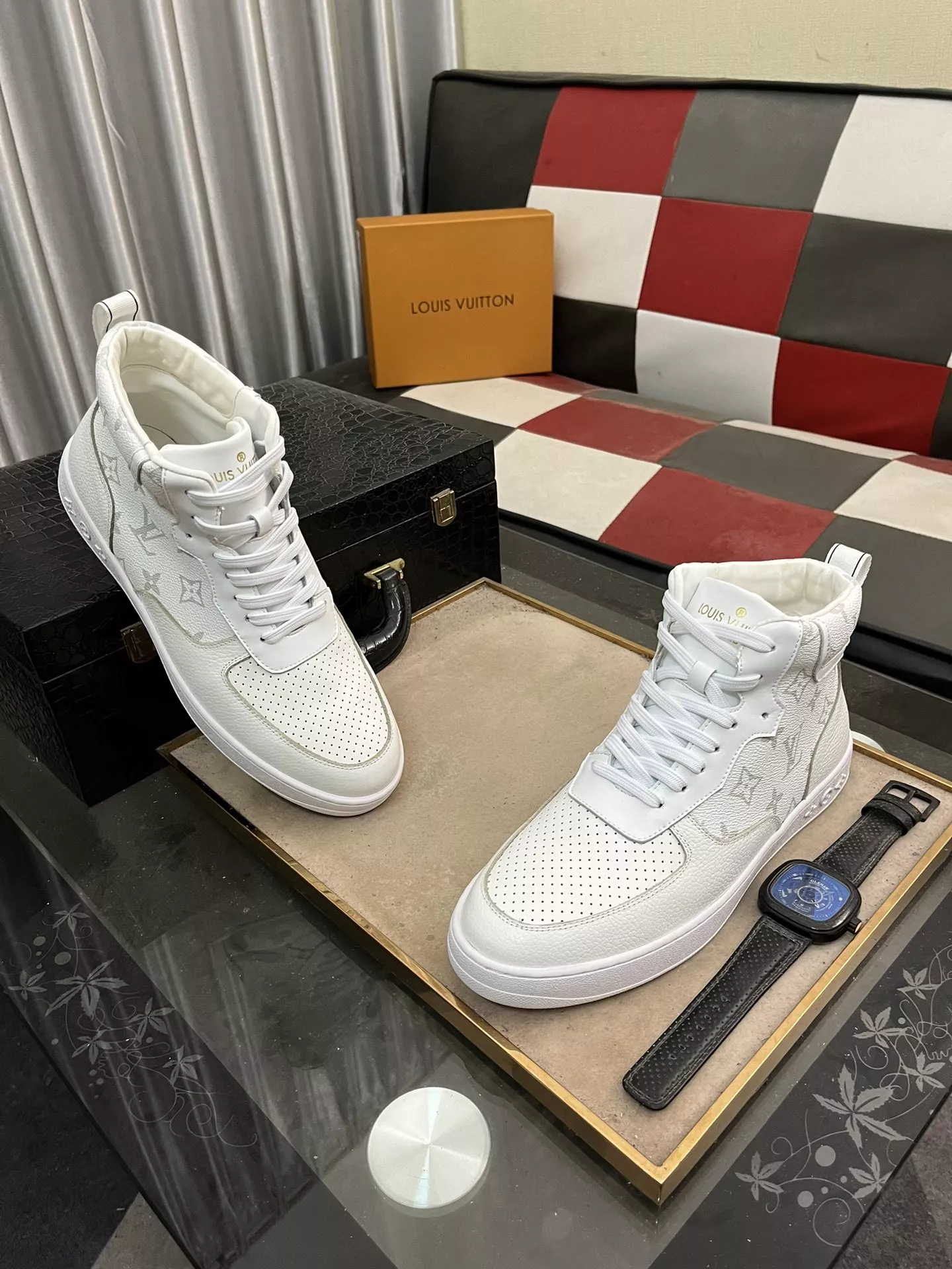 Elegant 9096 Louis Vuitton High Tops Shoes For Men