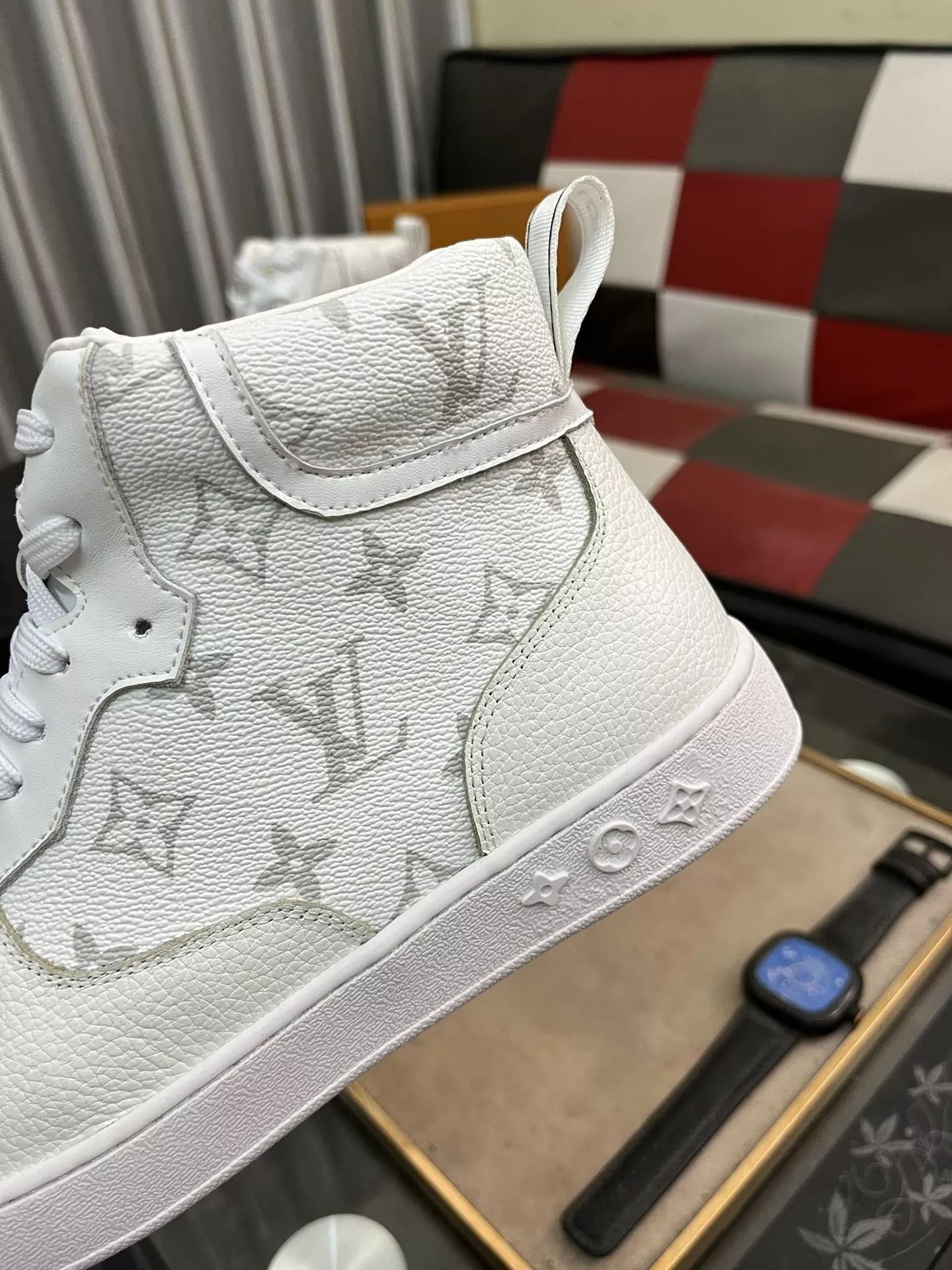 Elegant 9096 Louis Vuitton High Tops Shoes For Men