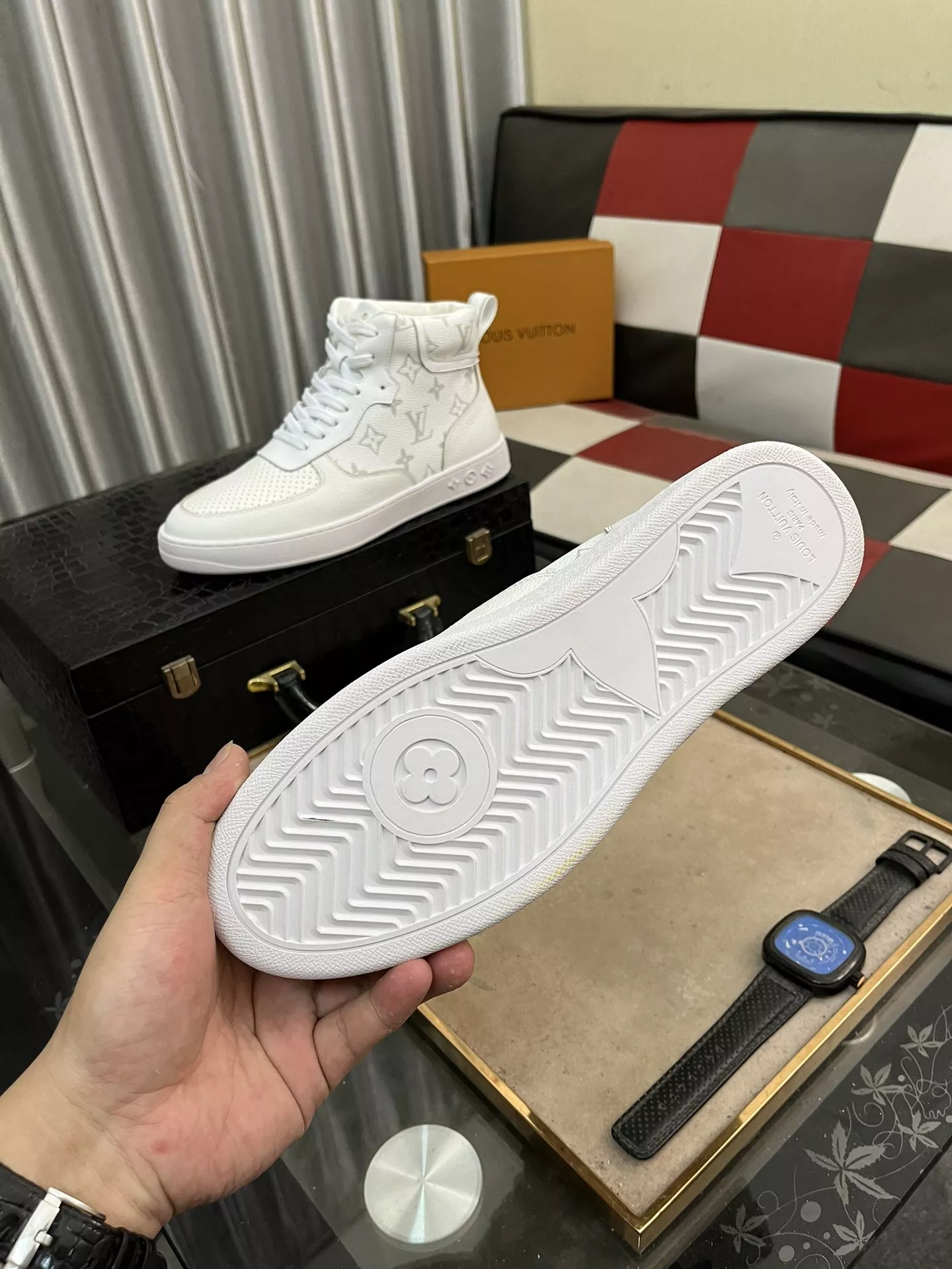 Elegant 9096 Louis Vuitton High Tops Shoes For Men