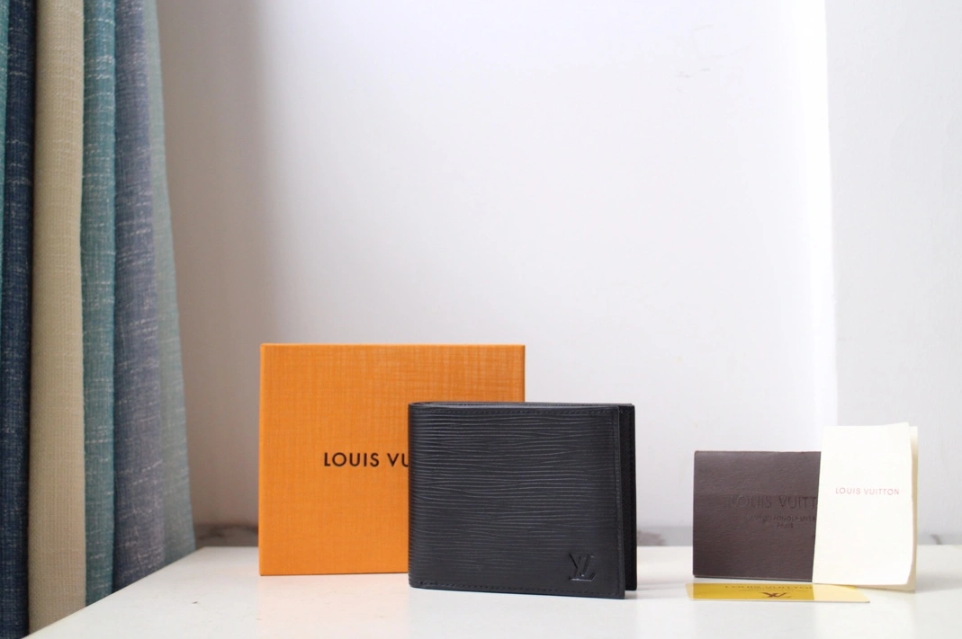 Elegant 9213 Louis Vuitton AAA Man Wallets