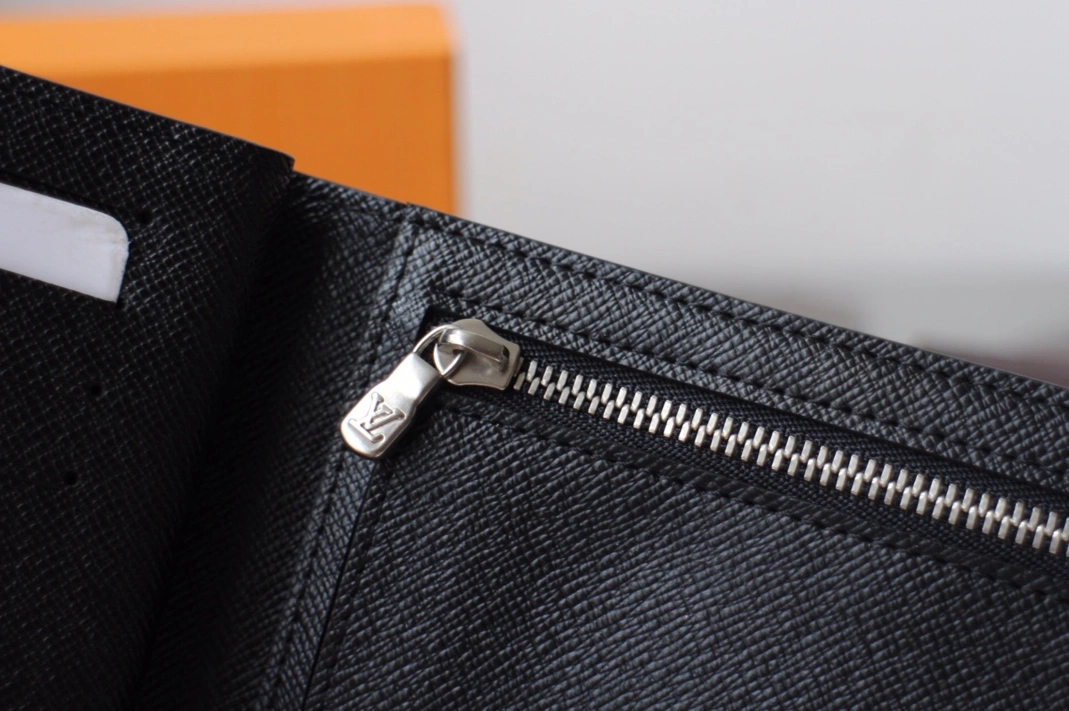 Elegant 9213 Louis Vuitton AAA Man Wallets