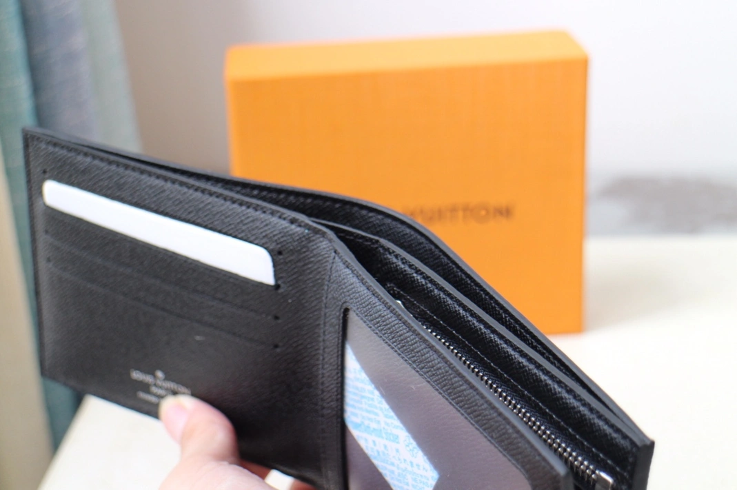 Elegant 9213 Louis Vuitton AAA Man Wallets