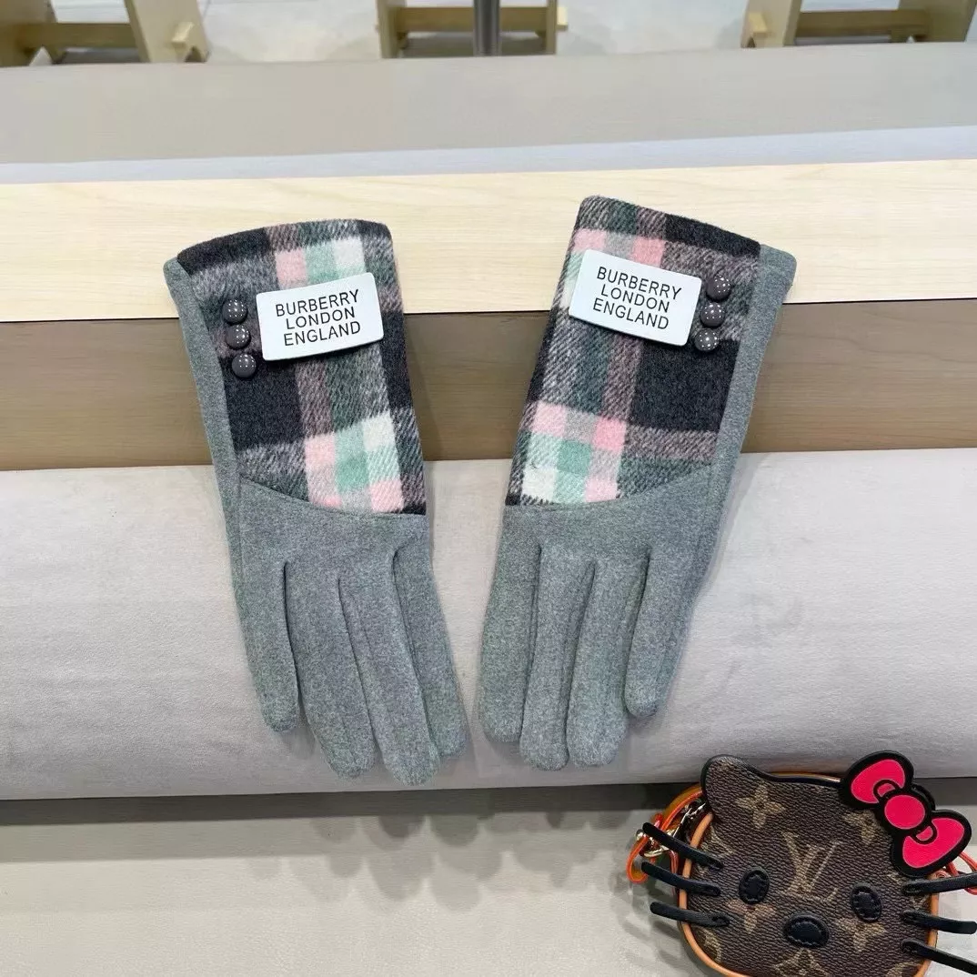Elegant 930 Burberry Gloves