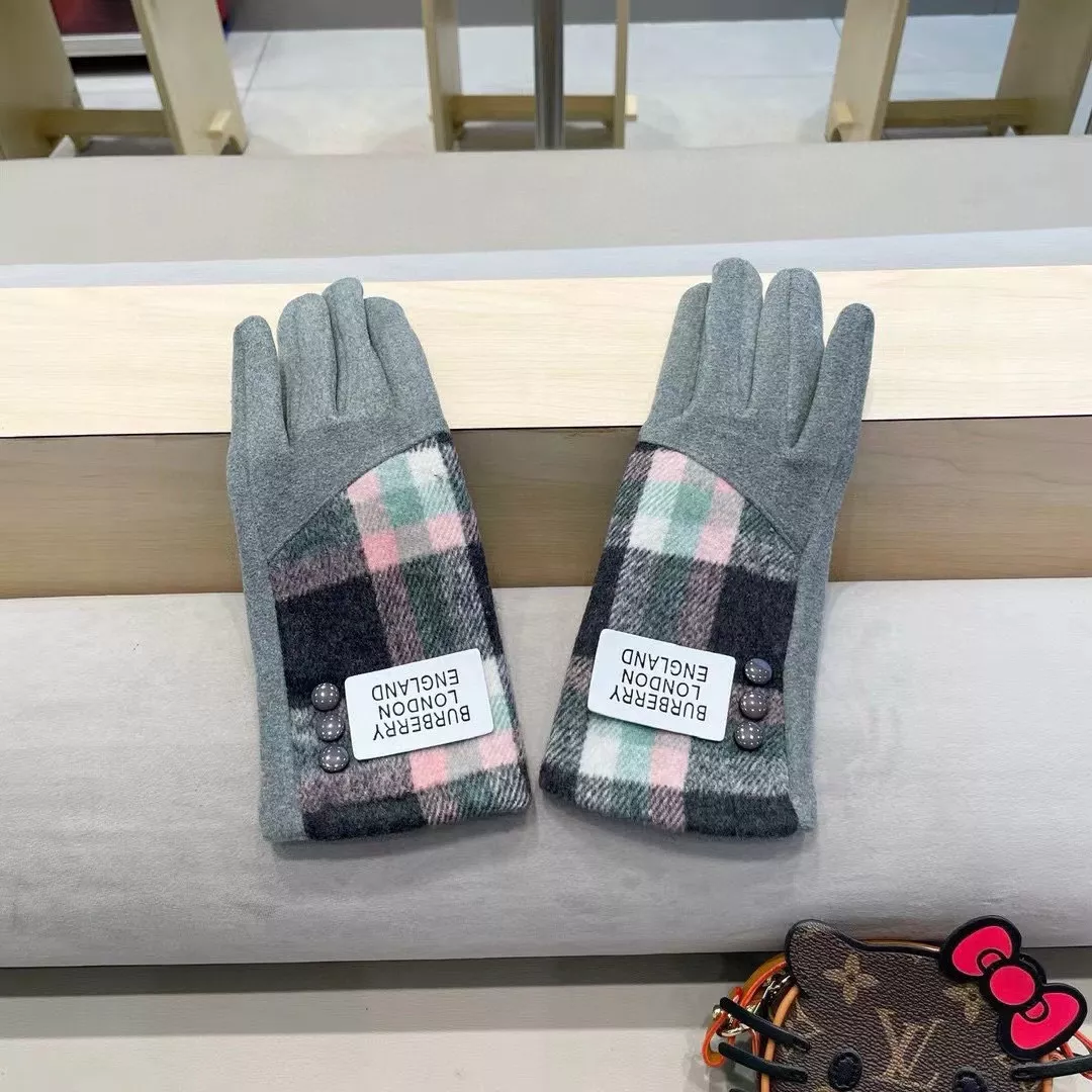 Elegant 930 Burberry Gloves