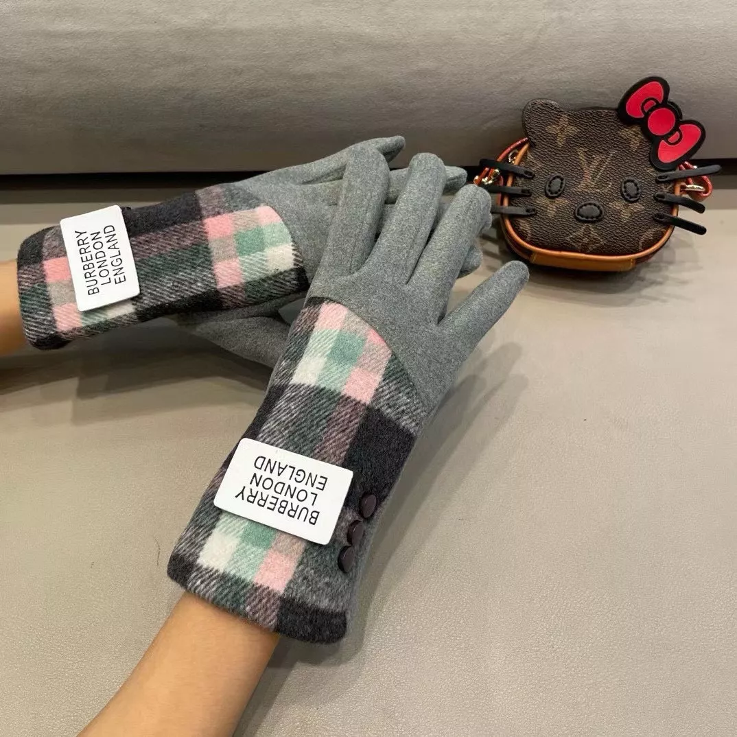 Elegant 930 Burberry Gloves