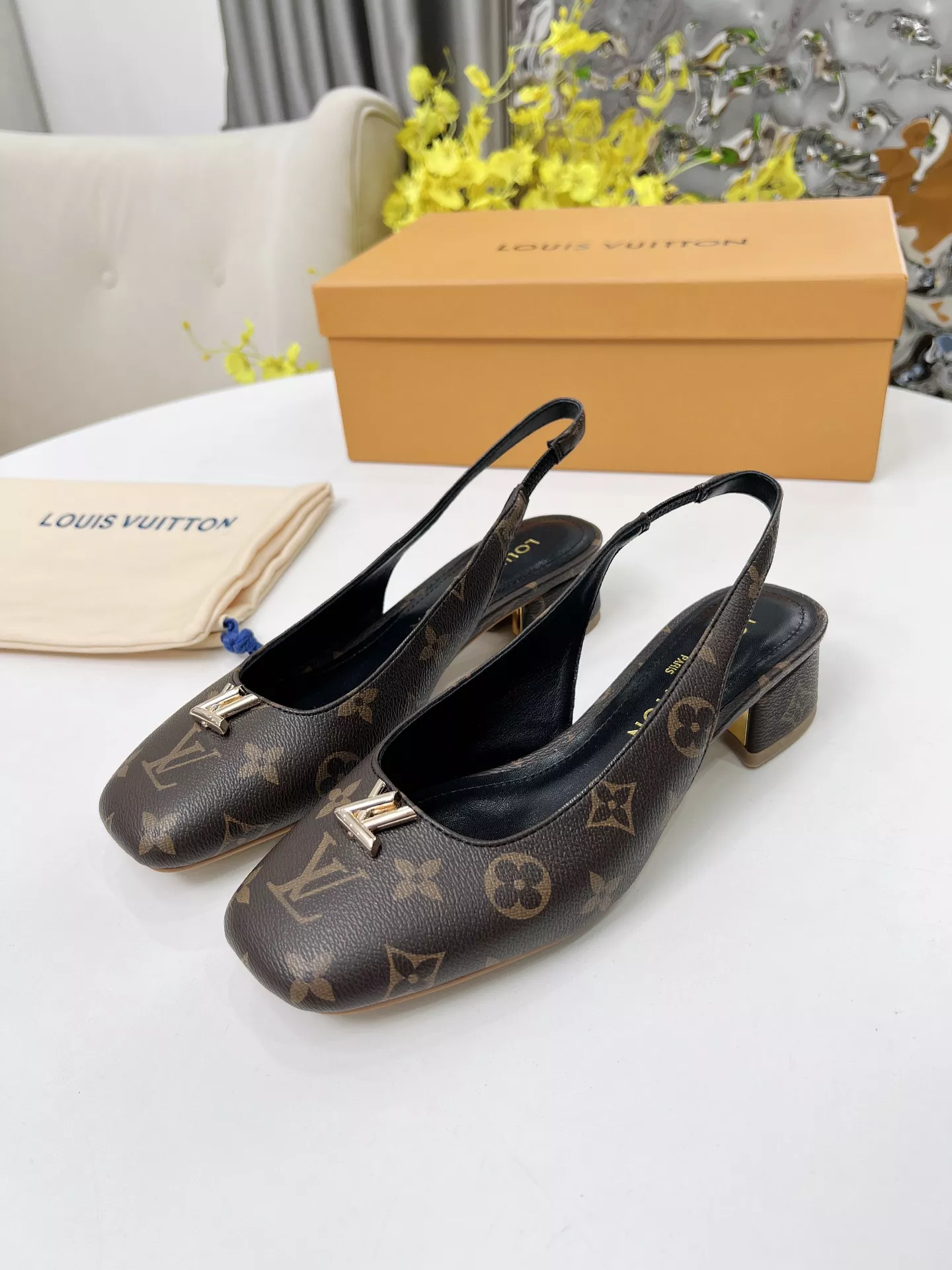 Elegant 9338 Louis Vuitton Sandal For Women