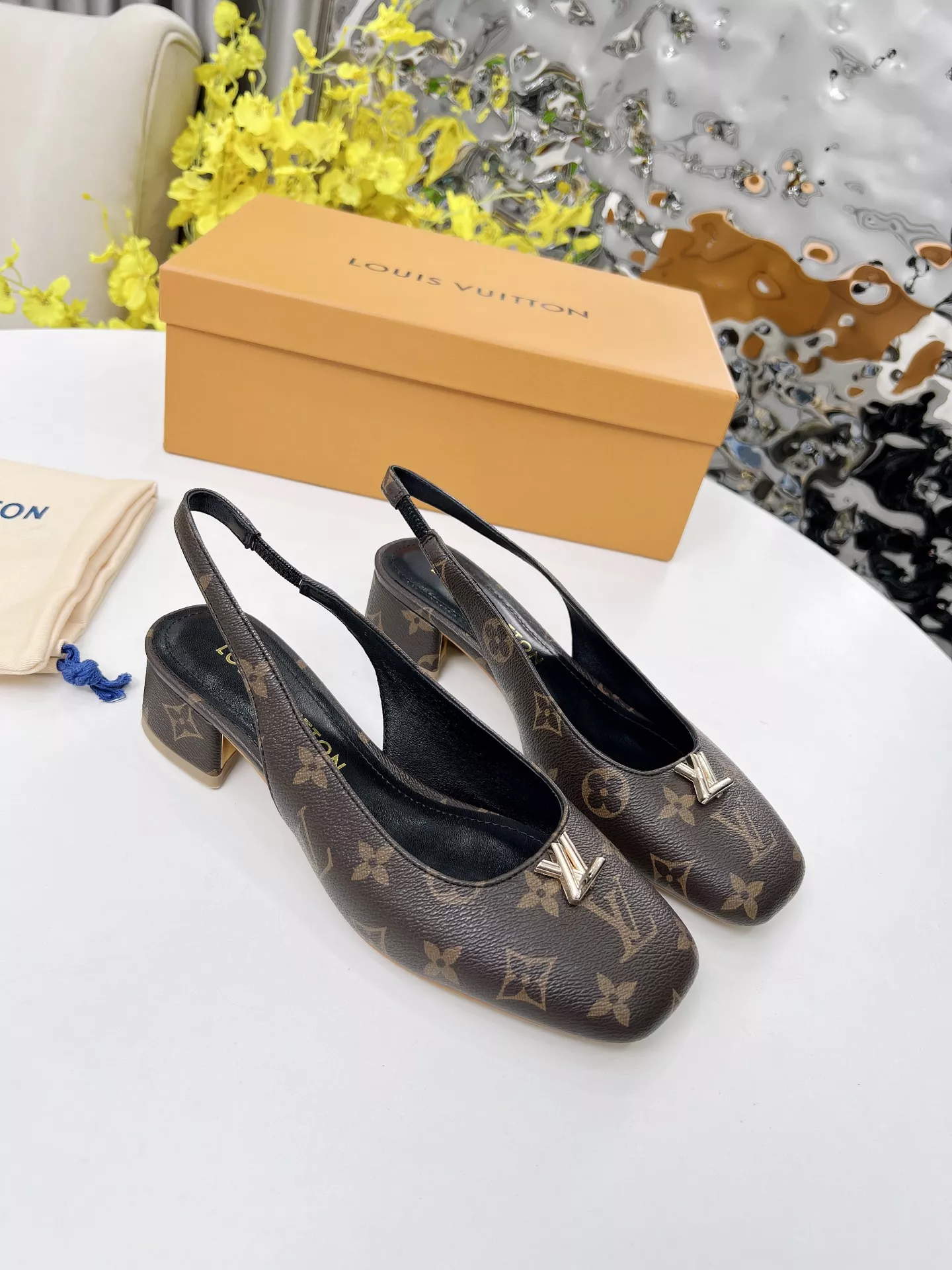 Elegant 9338 Louis Vuitton Sandal For Women
