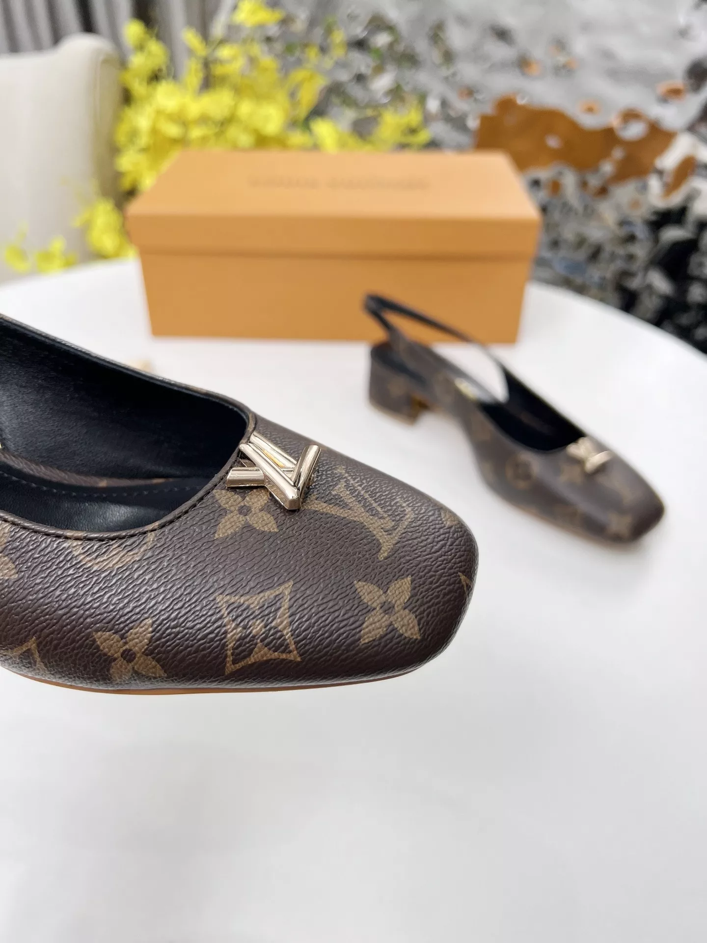 Elegant 9338 Louis Vuitton Sandal For Women