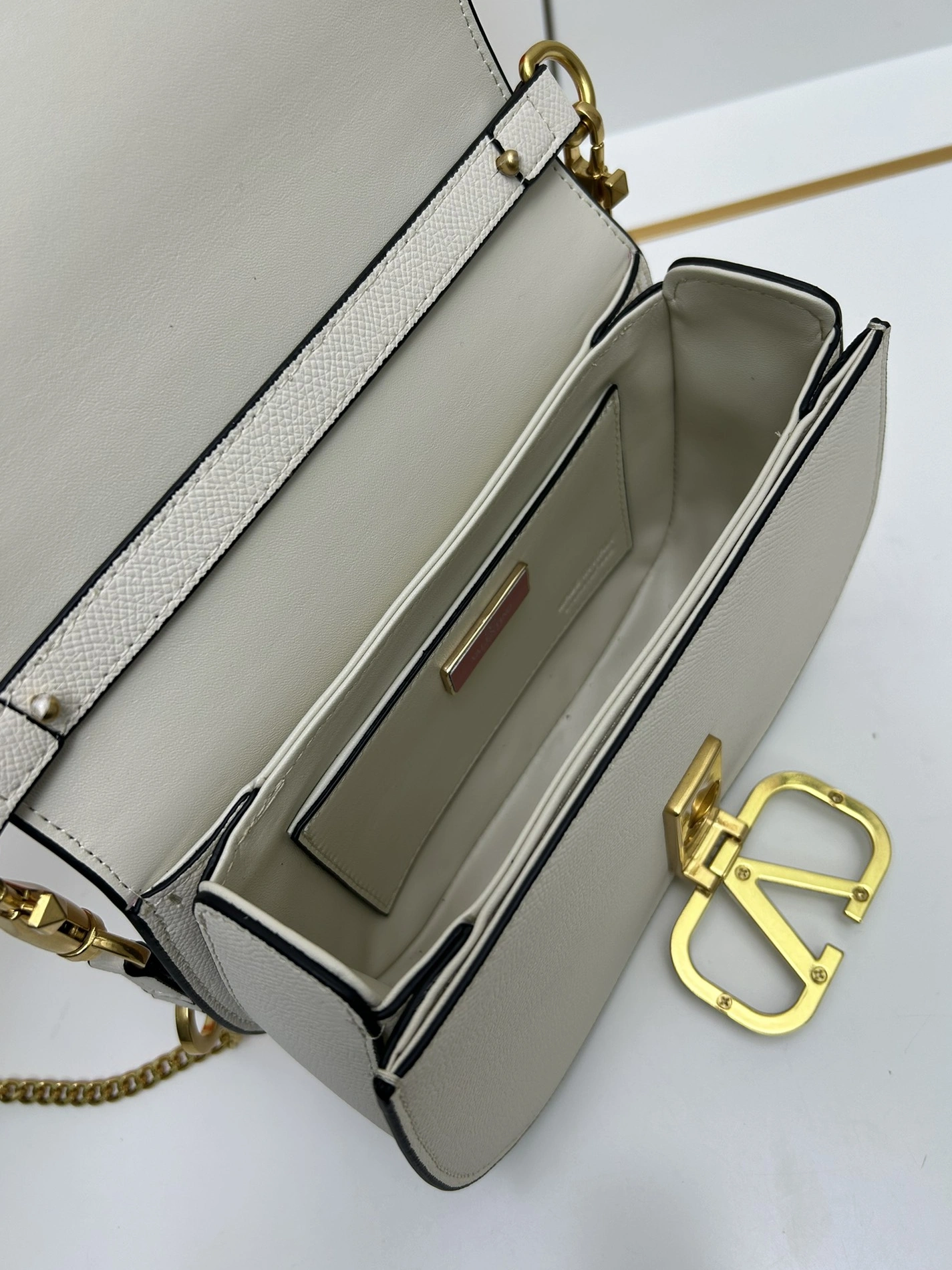 Elegant 9369 Valentino AAA Quality Messenger Bags For Women