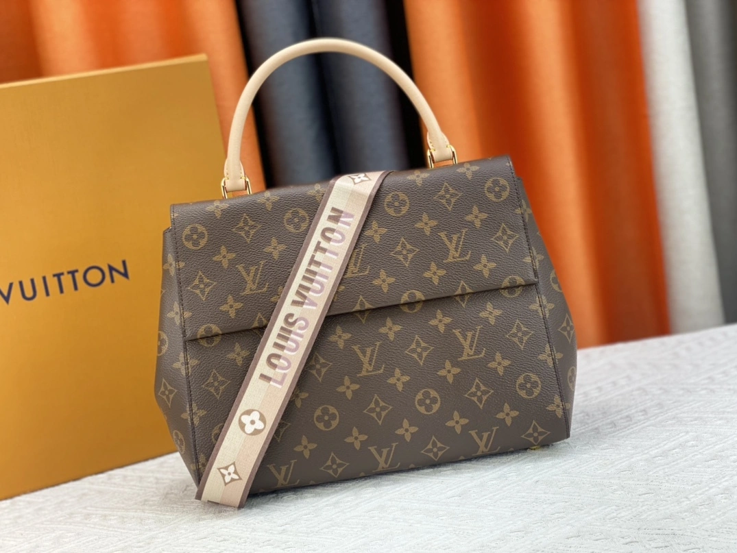 Elegant 9483 Louis Vuitton AAA Quality Handbags For Women