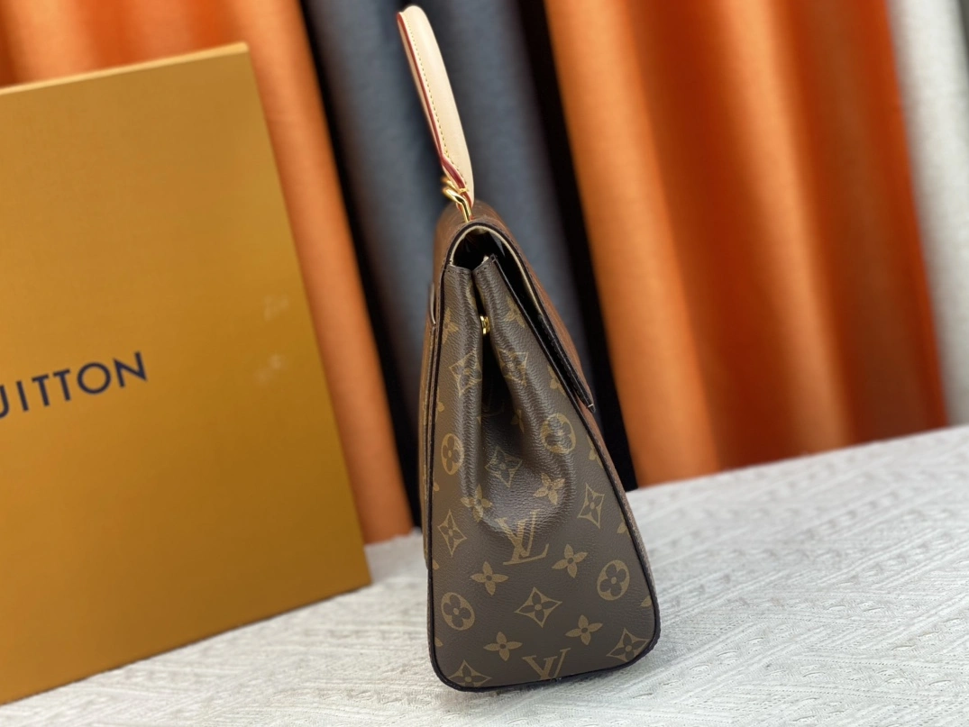 Elegant 9483 Louis Vuitton AAA Quality Handbags For Women