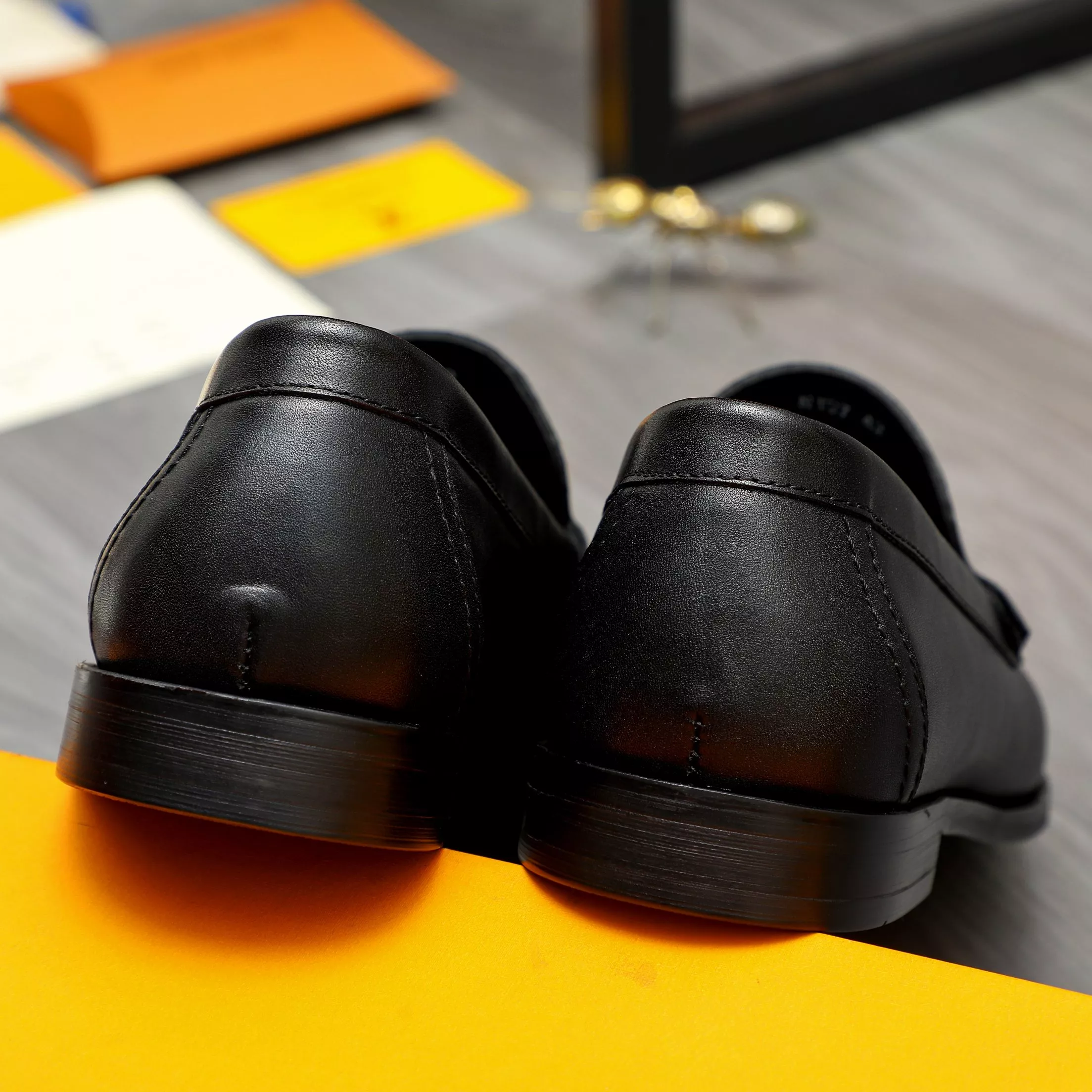 Elegant 9708 Louis Vuitton LV Oxfords Shoes For Men
