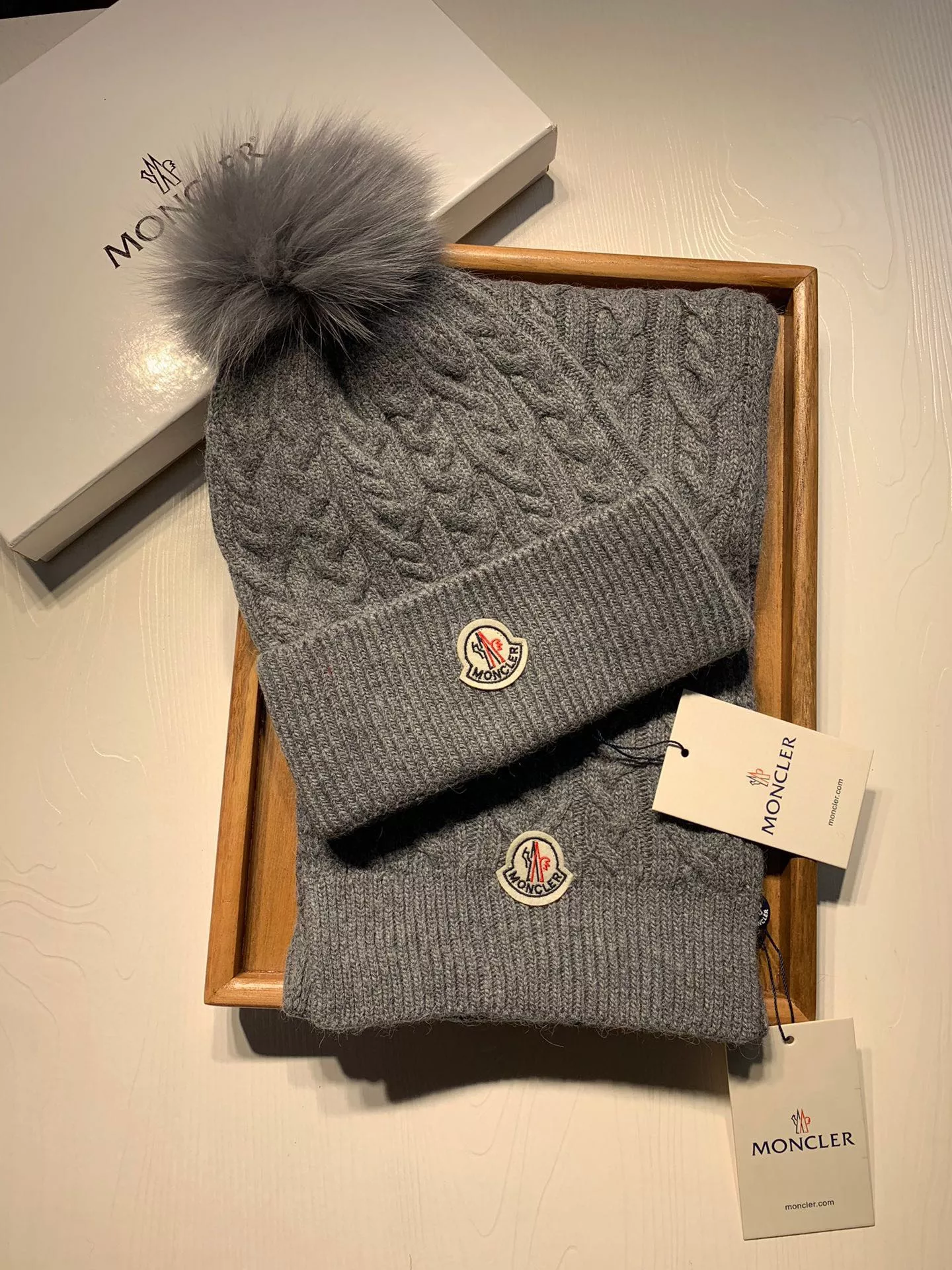 Elegant 9732 Moncler Hat and Scarf Set