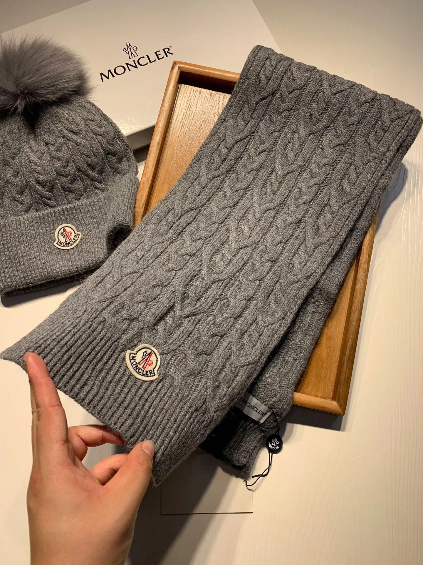Elegant 9732 Moncler Hat and Scarf Set
