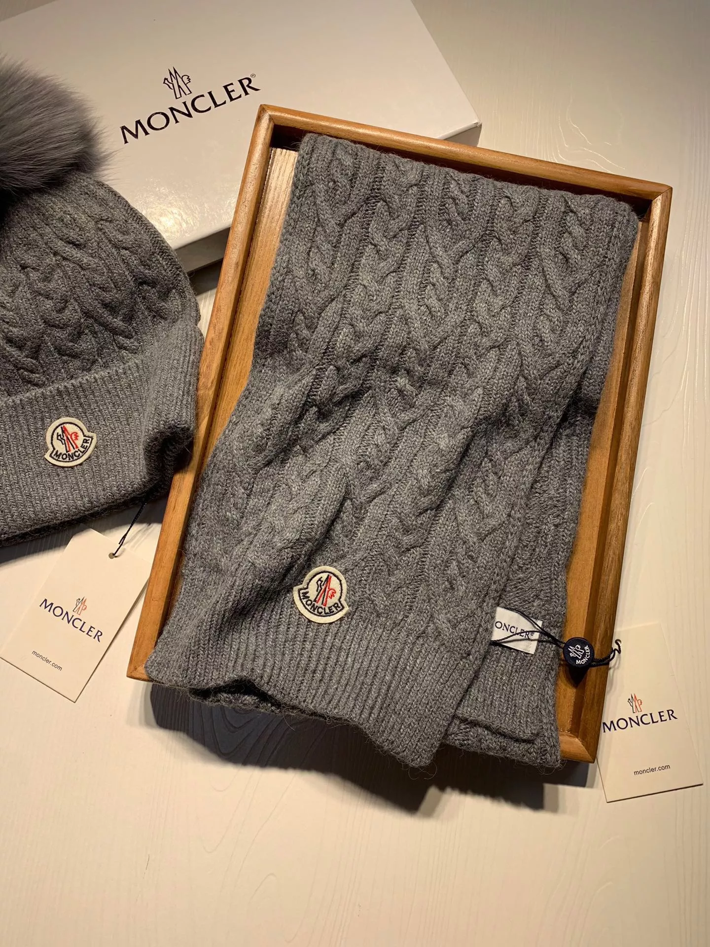 Elegant 9732 Moncler Hat and Scarf Set