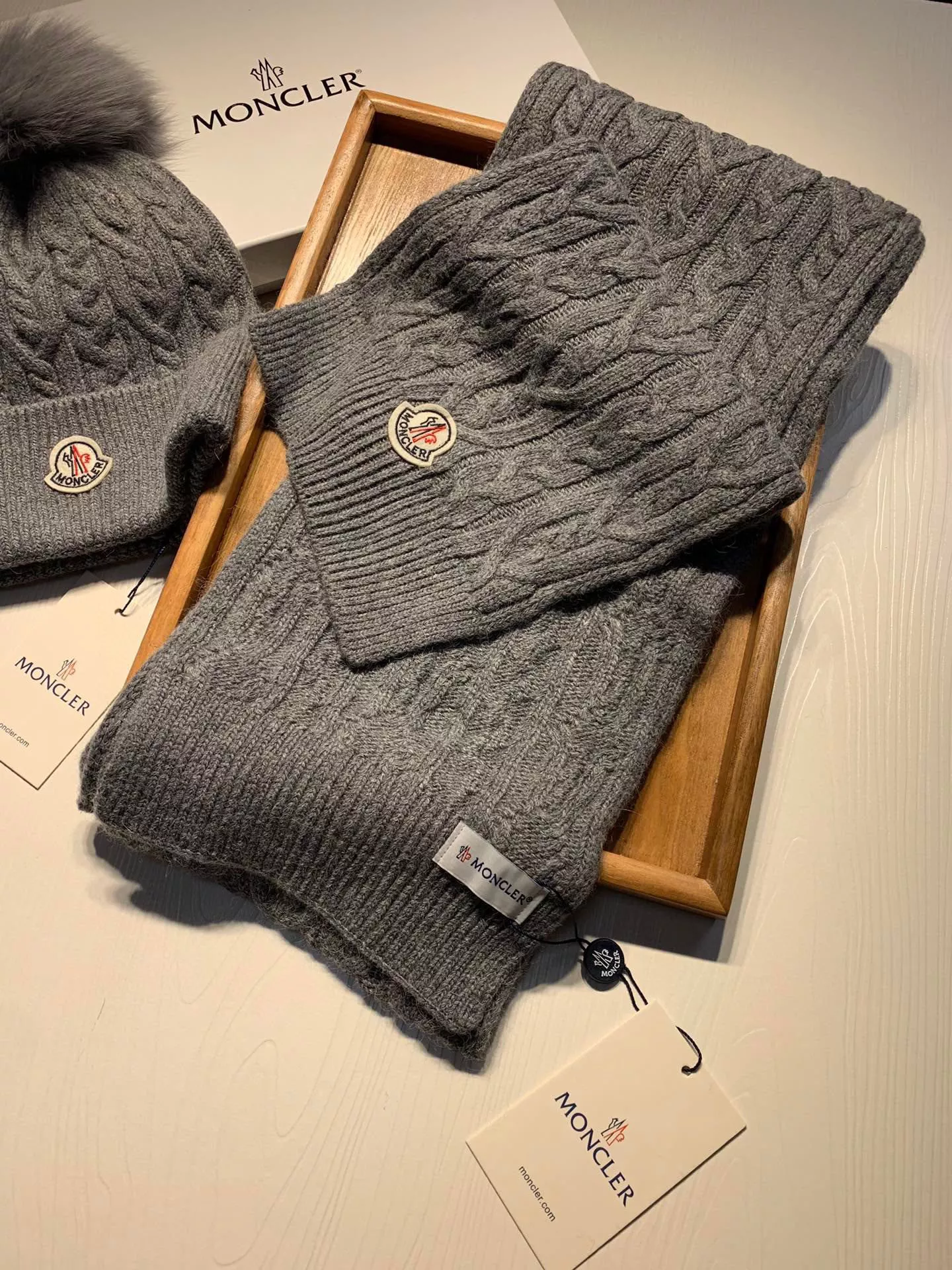 Elegant 9732 Moncler Hat and Scarf Set