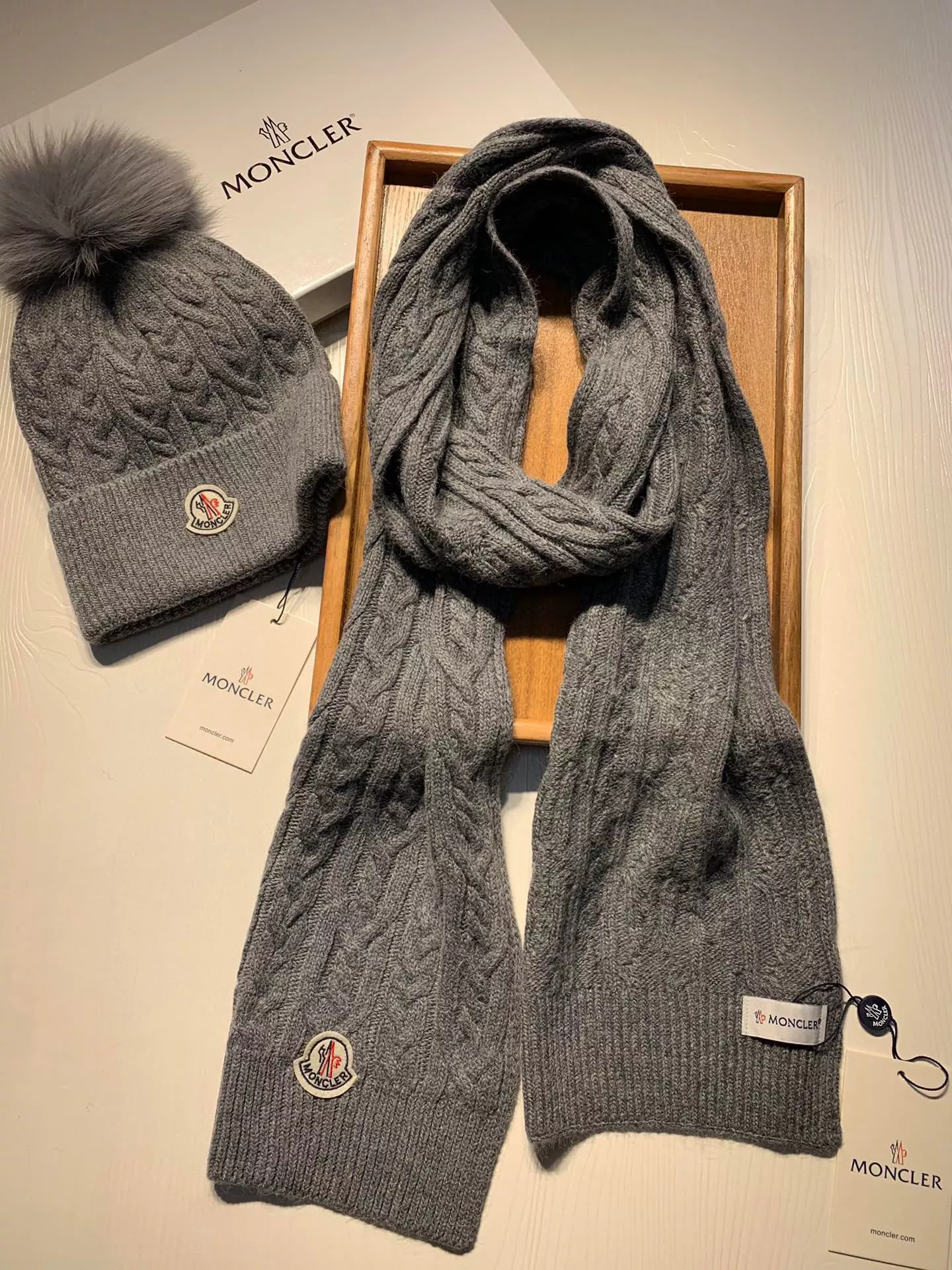 Elegant 9732 Moncler Hat and Scarf Set