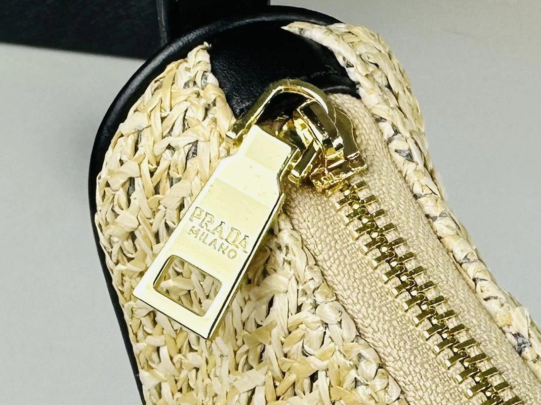 Elegant 9933 Prada AAA Quality Shoulder Bags For Women