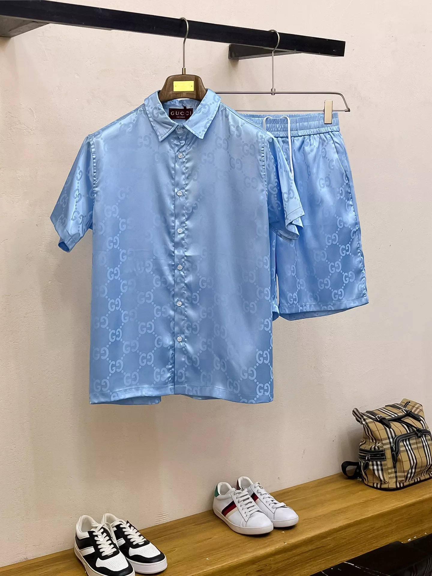 Elegant 9998 Gucci Tracksuits Short Sleeved For Men