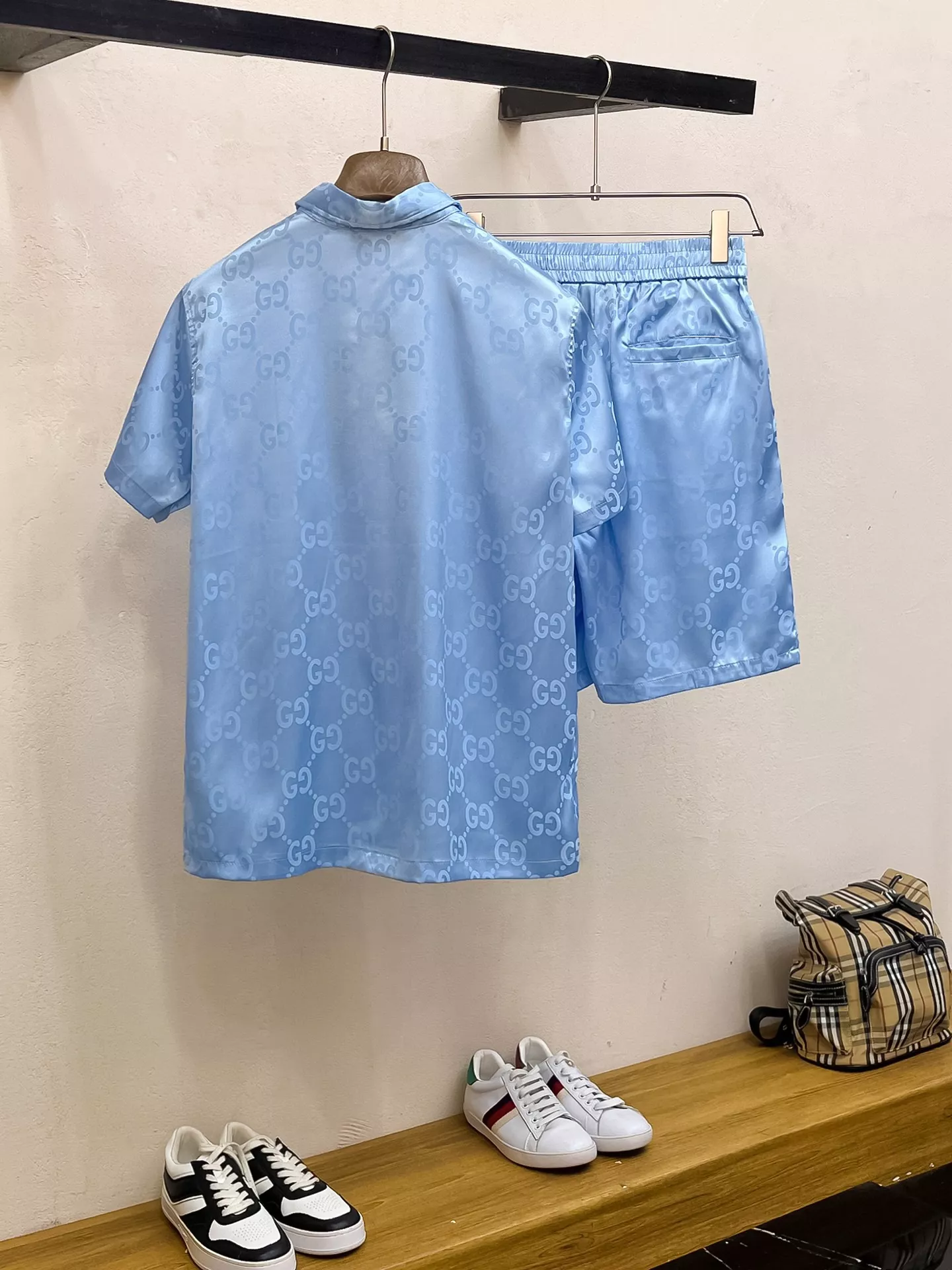 Elegant 9998 Gucci Tracksuits Short Sleeved For Men