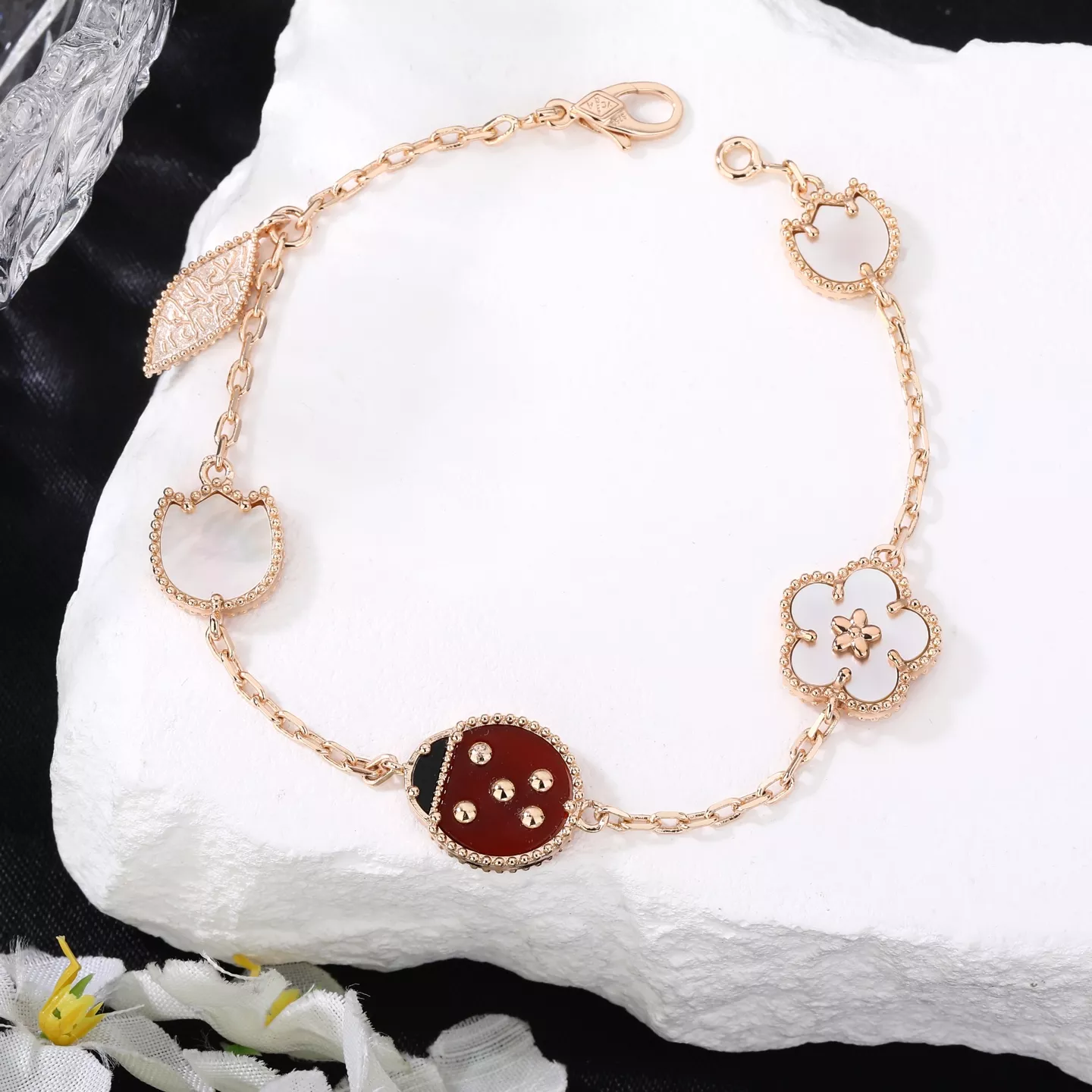 EyeCatching 1016 Van Cleef & Arpels Bracelets For Women