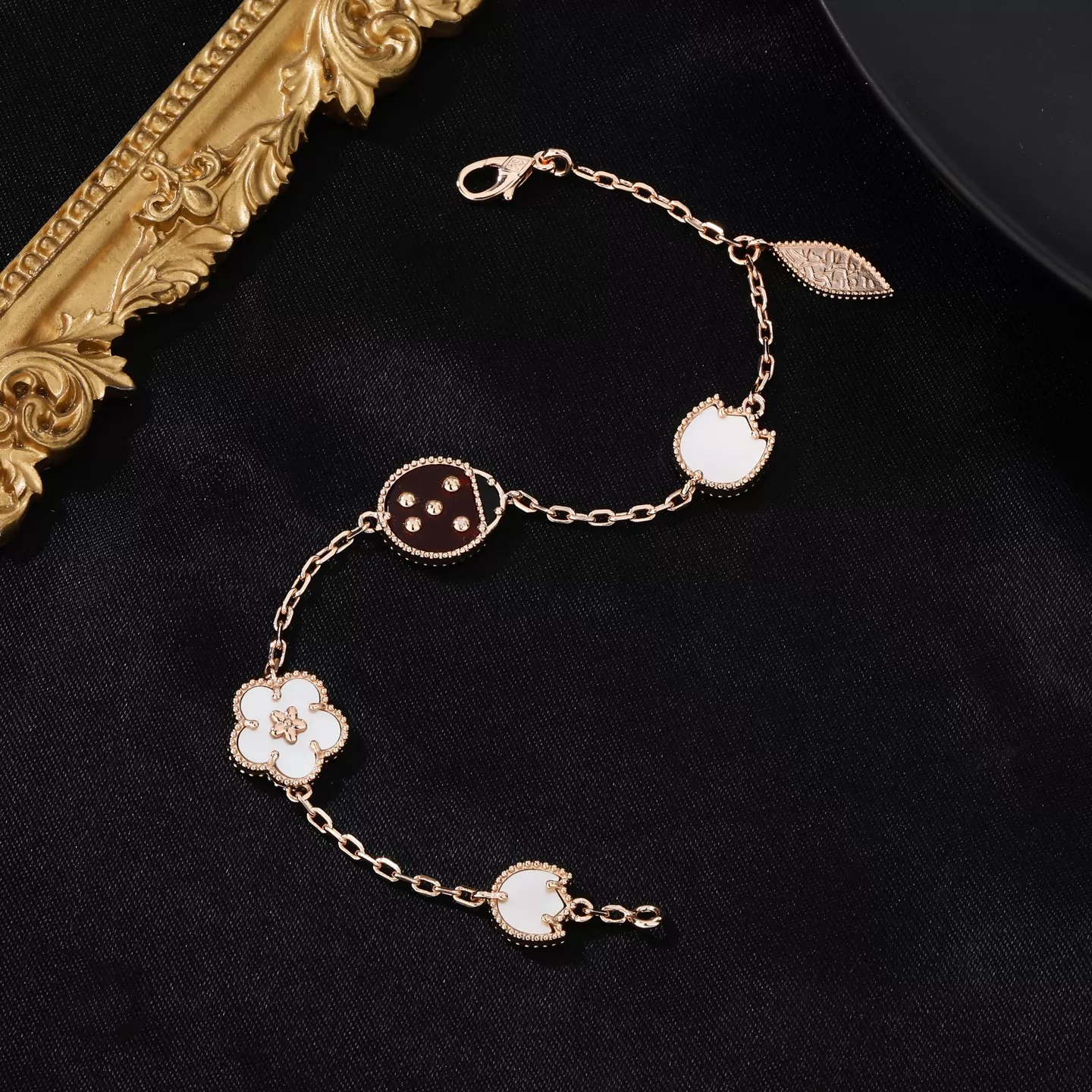 EyeCatching 1016 Van Cleef & Arpels Bracelets For Women