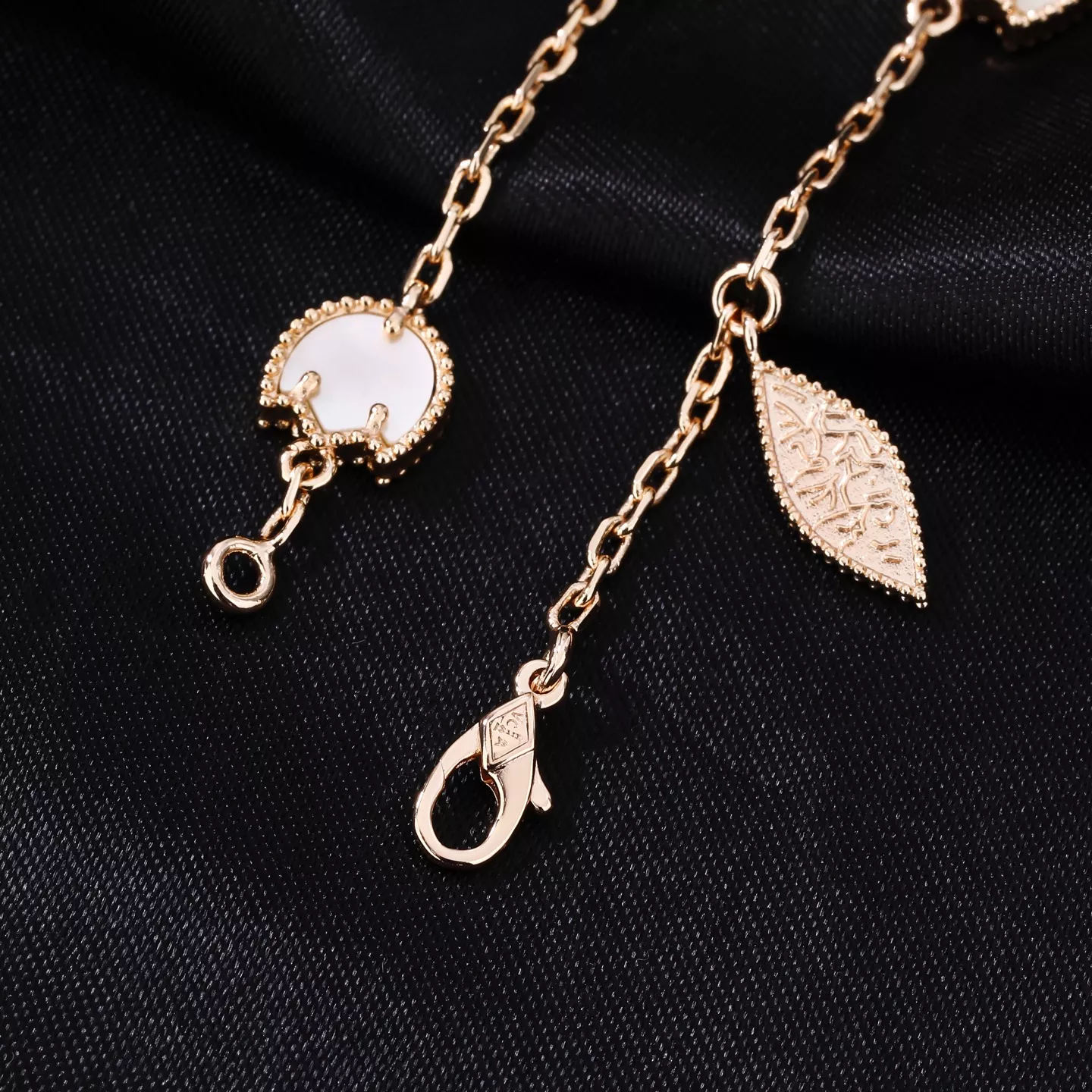 EyeCatching 1016 Van Cleef & Arpels Bracelets For Women