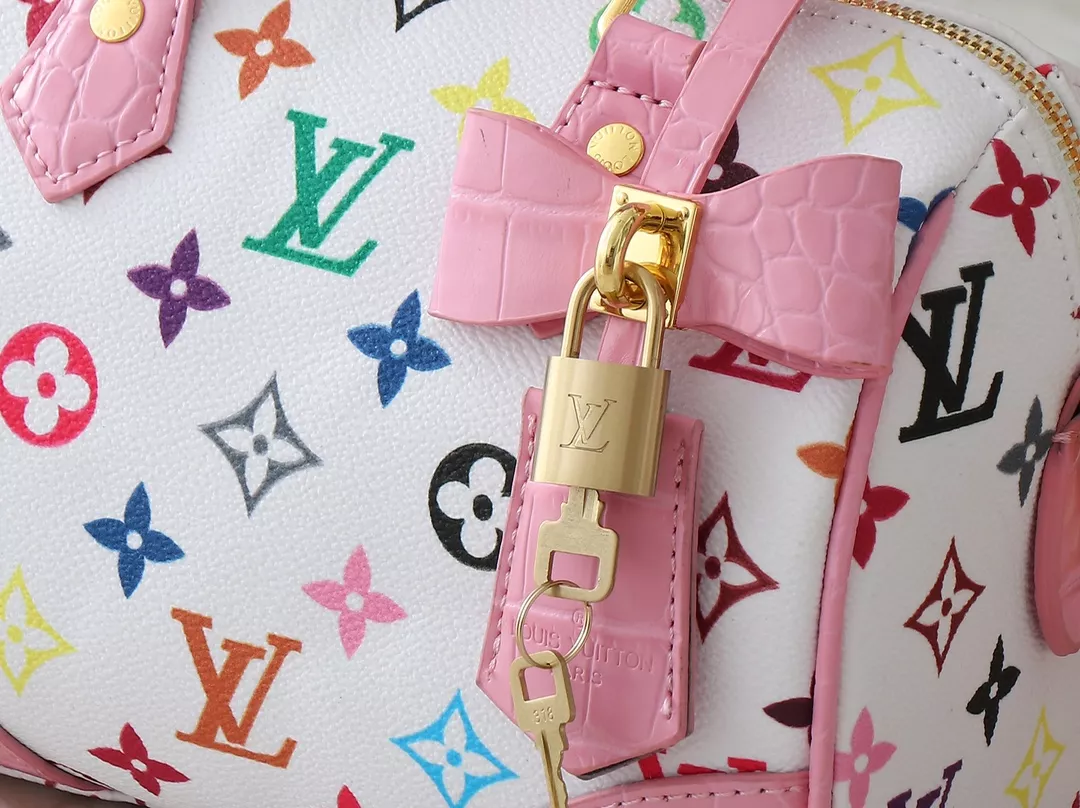 EyeCatching 1026 Louis Vuitton AAA Quality Messenger Bags For Women
