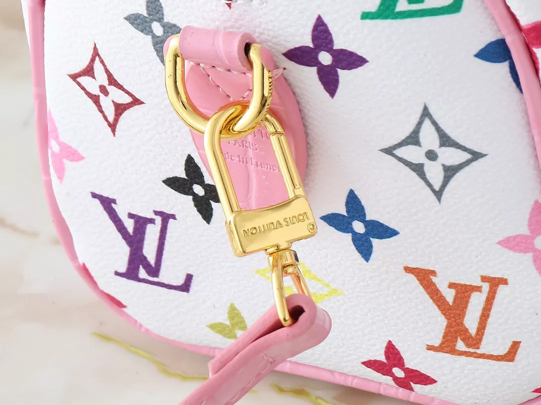 EyeCatching 1026 Louis Vuitton AAA Quality Messenger Bags For Women