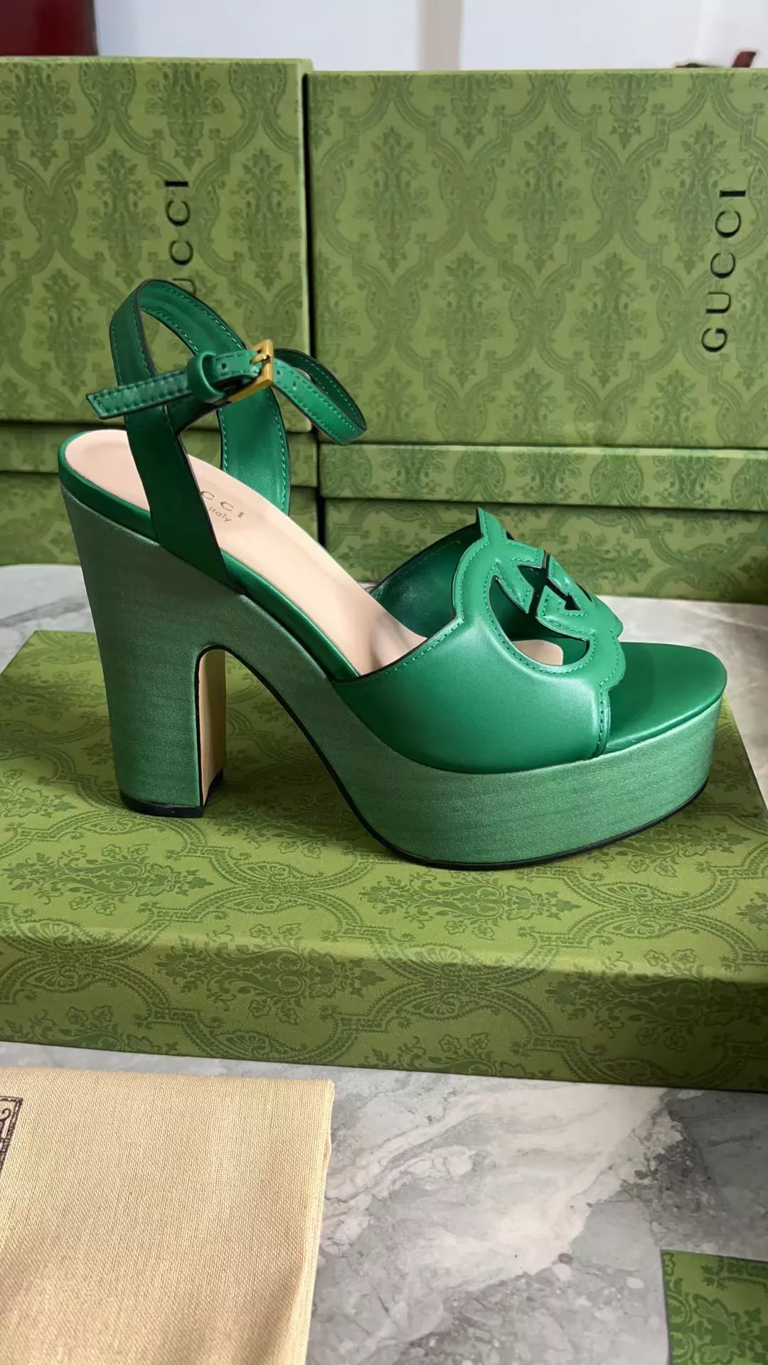 EyeCatching 1067 Gucci Sandal For Women