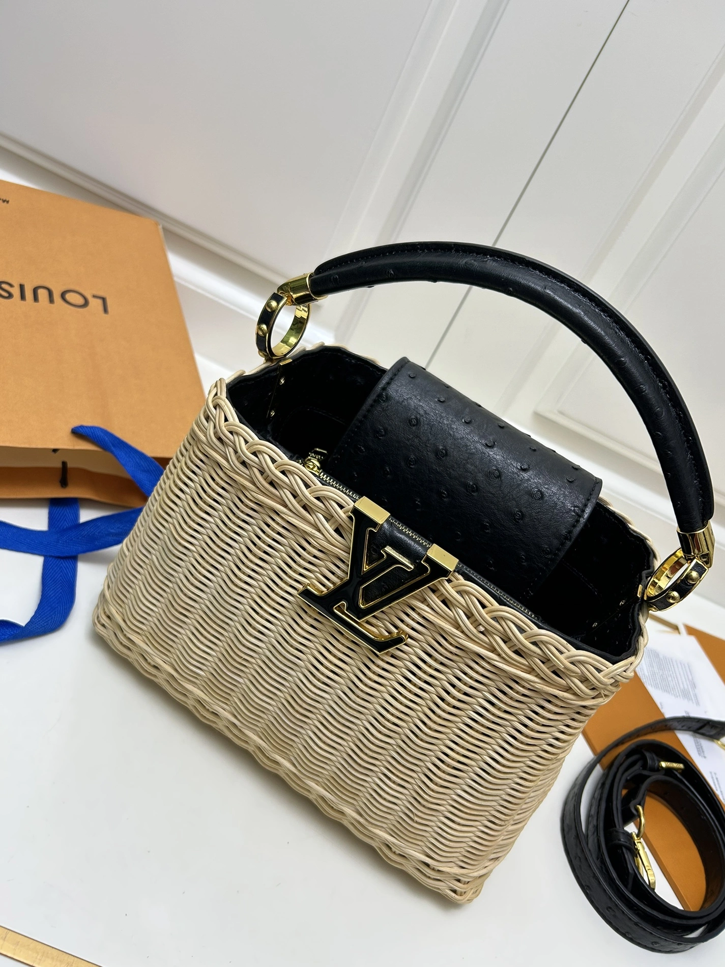 EyeCatching 1099 Louis Vuitton AAA Quality Handbags For Women