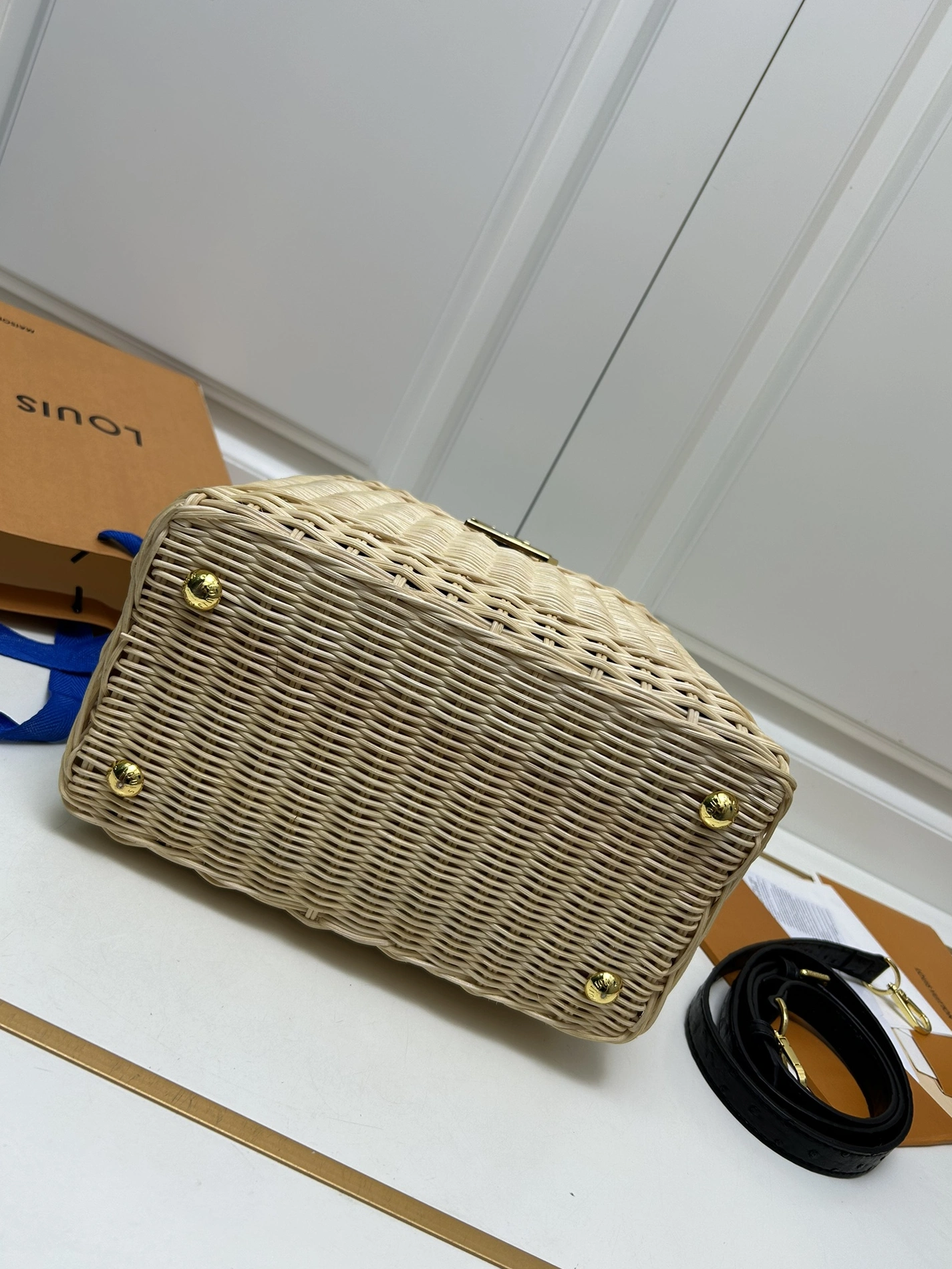 EyeCatching 1099 Louis Vuitton AAA Quality Handbags For Women